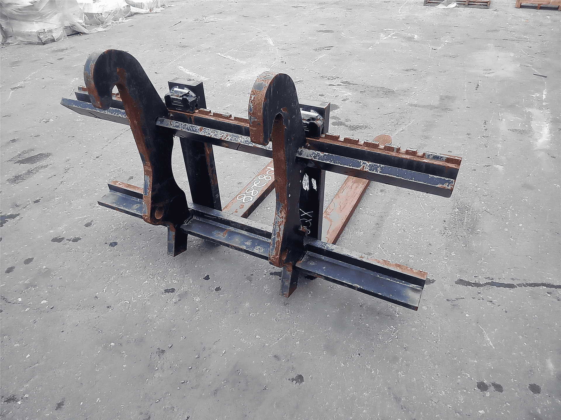 USED FORK CARRIAGE image 2