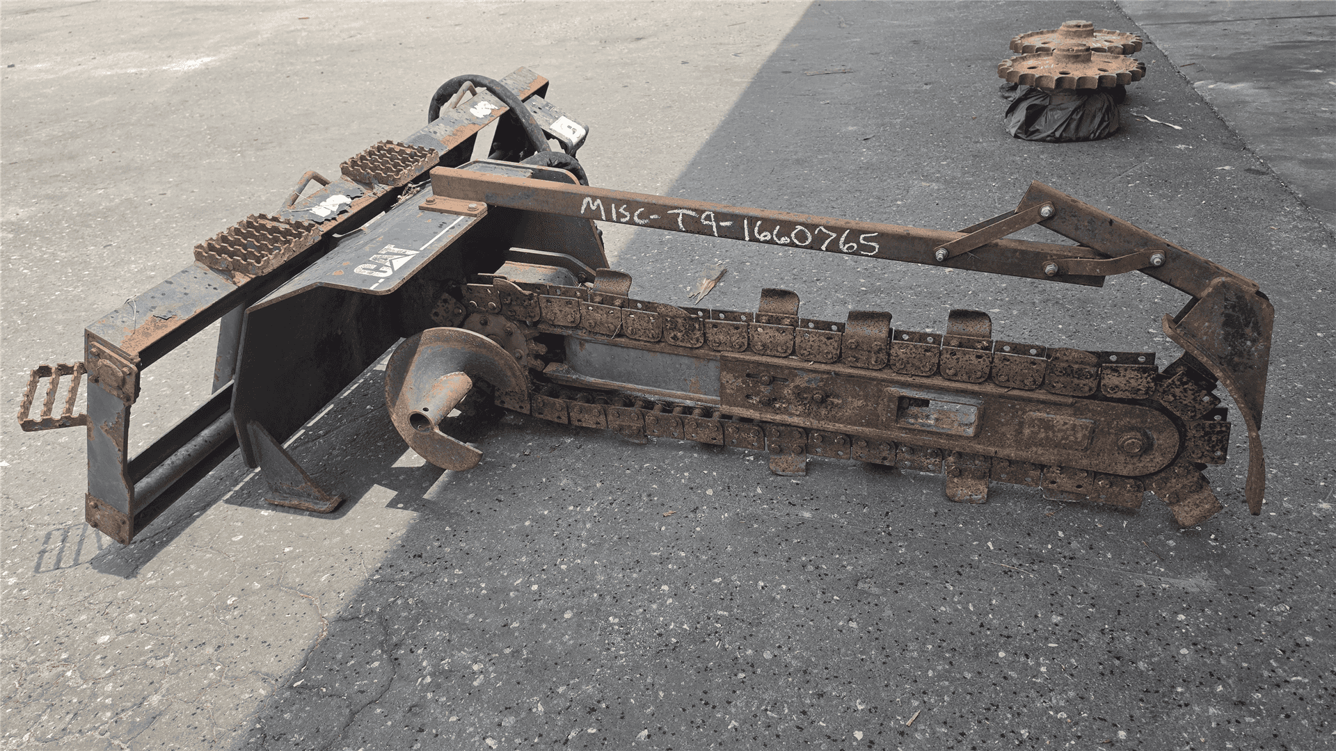USED TRENCHER AR image 2