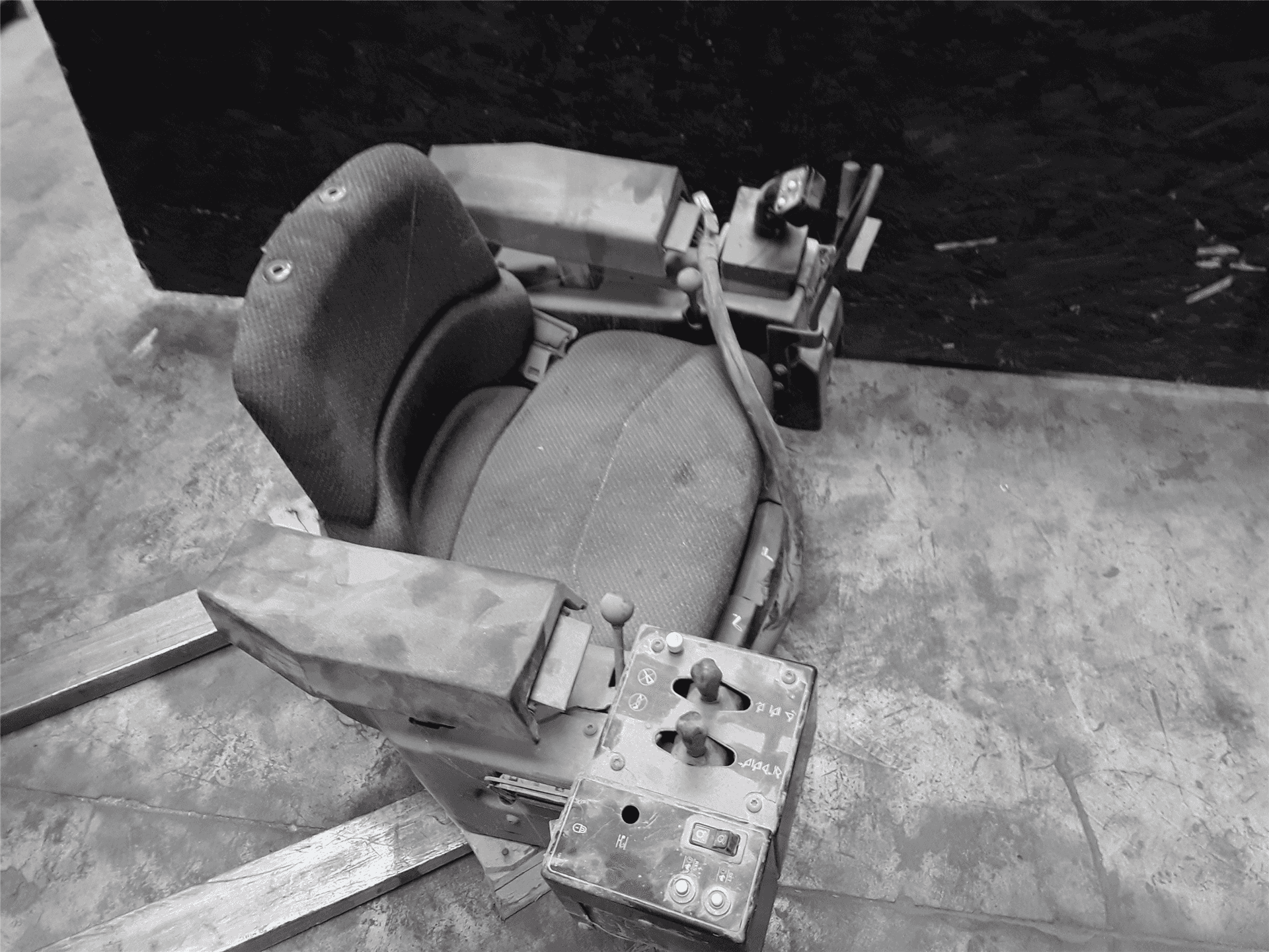 USED SEAT WITH CON indicator image 1