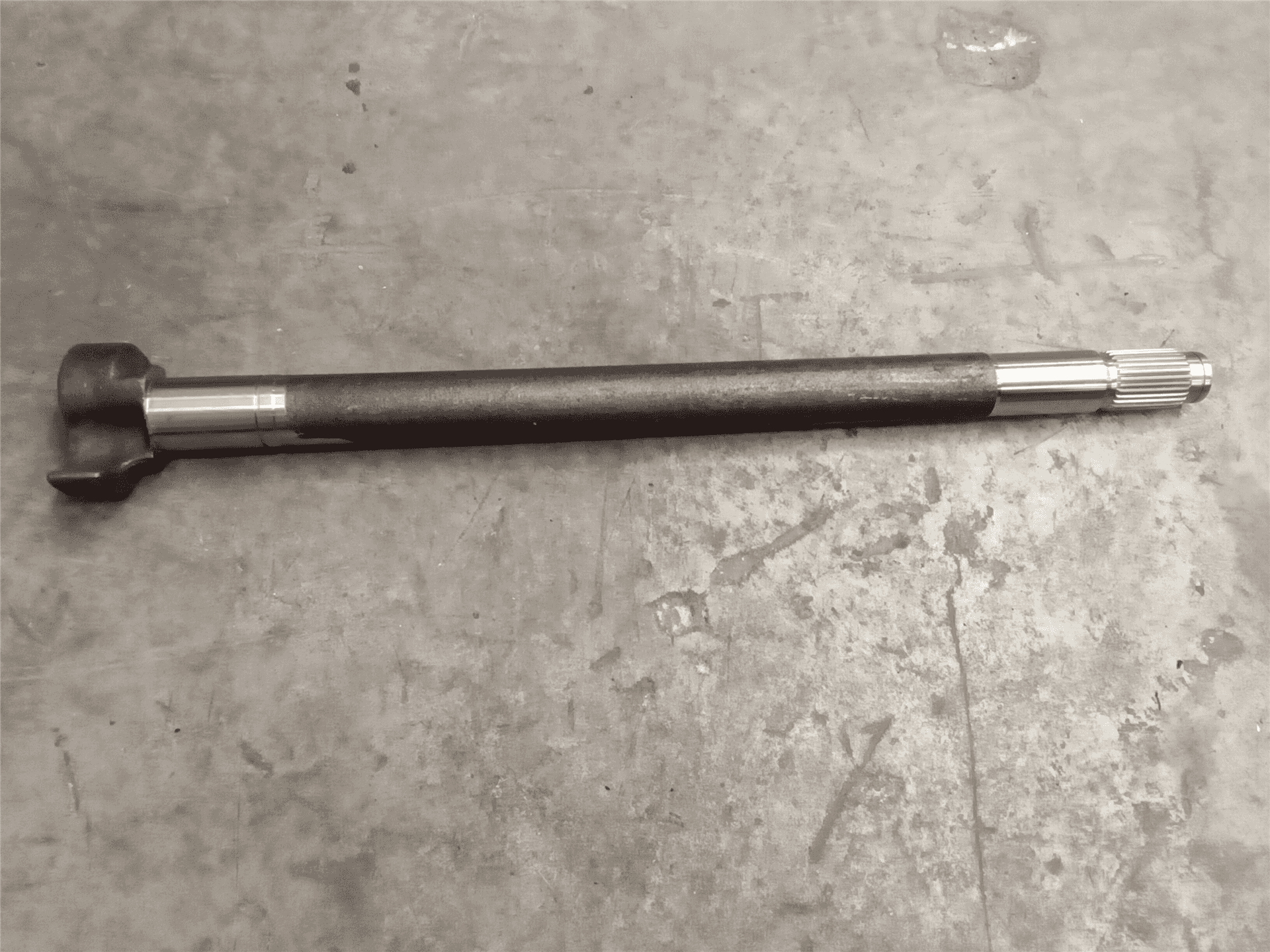 NEW CAMSHAFT RH indicator image 1