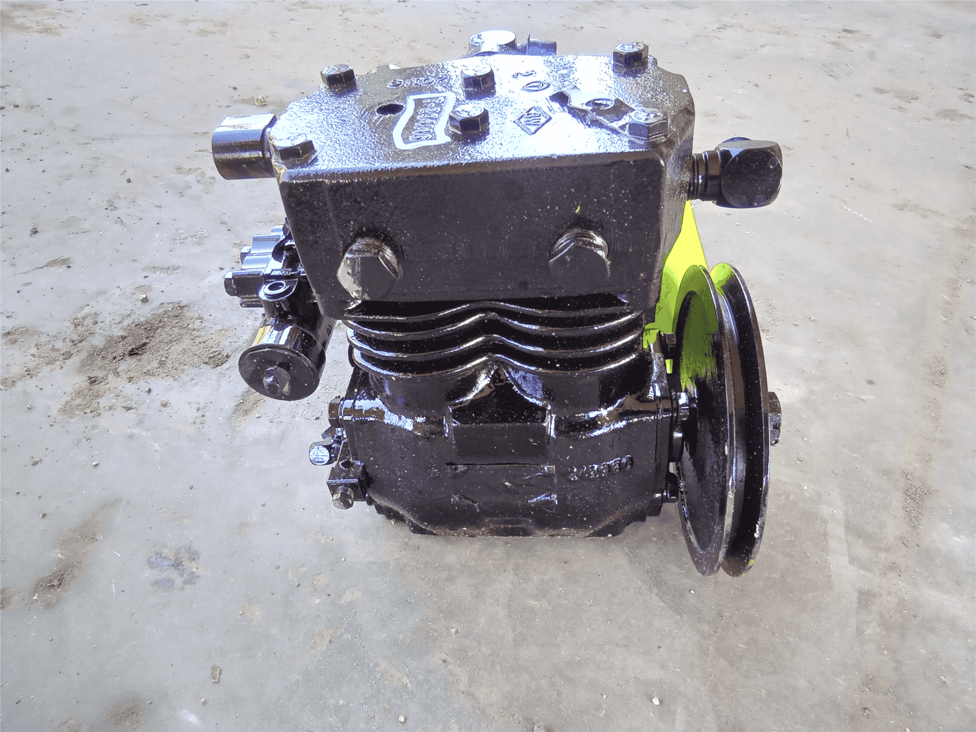 USED AIR COMPRESSO indicator image 1
