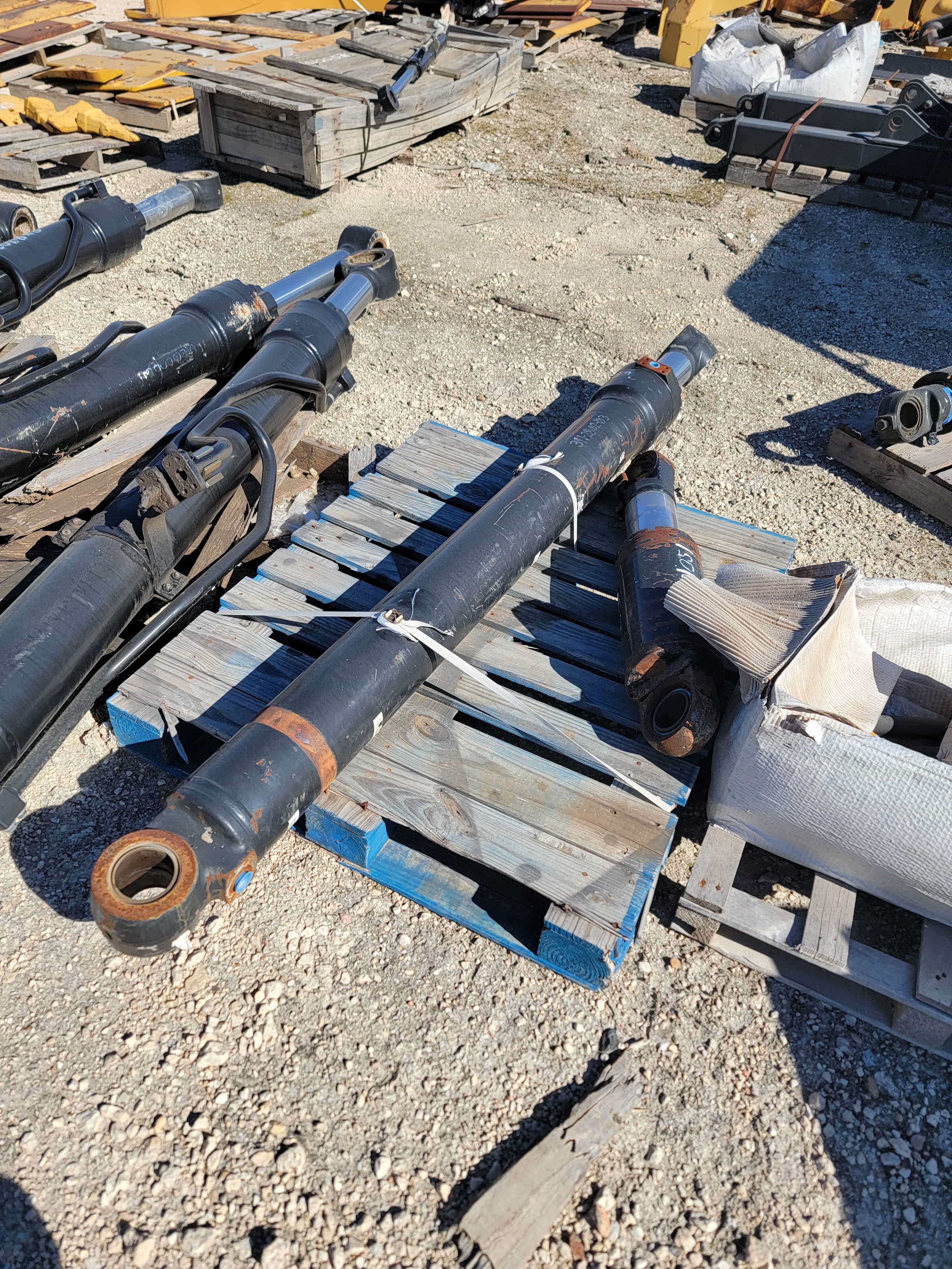 USED 323F STICK CYLINDER  -  SOLD                  MQ image 3