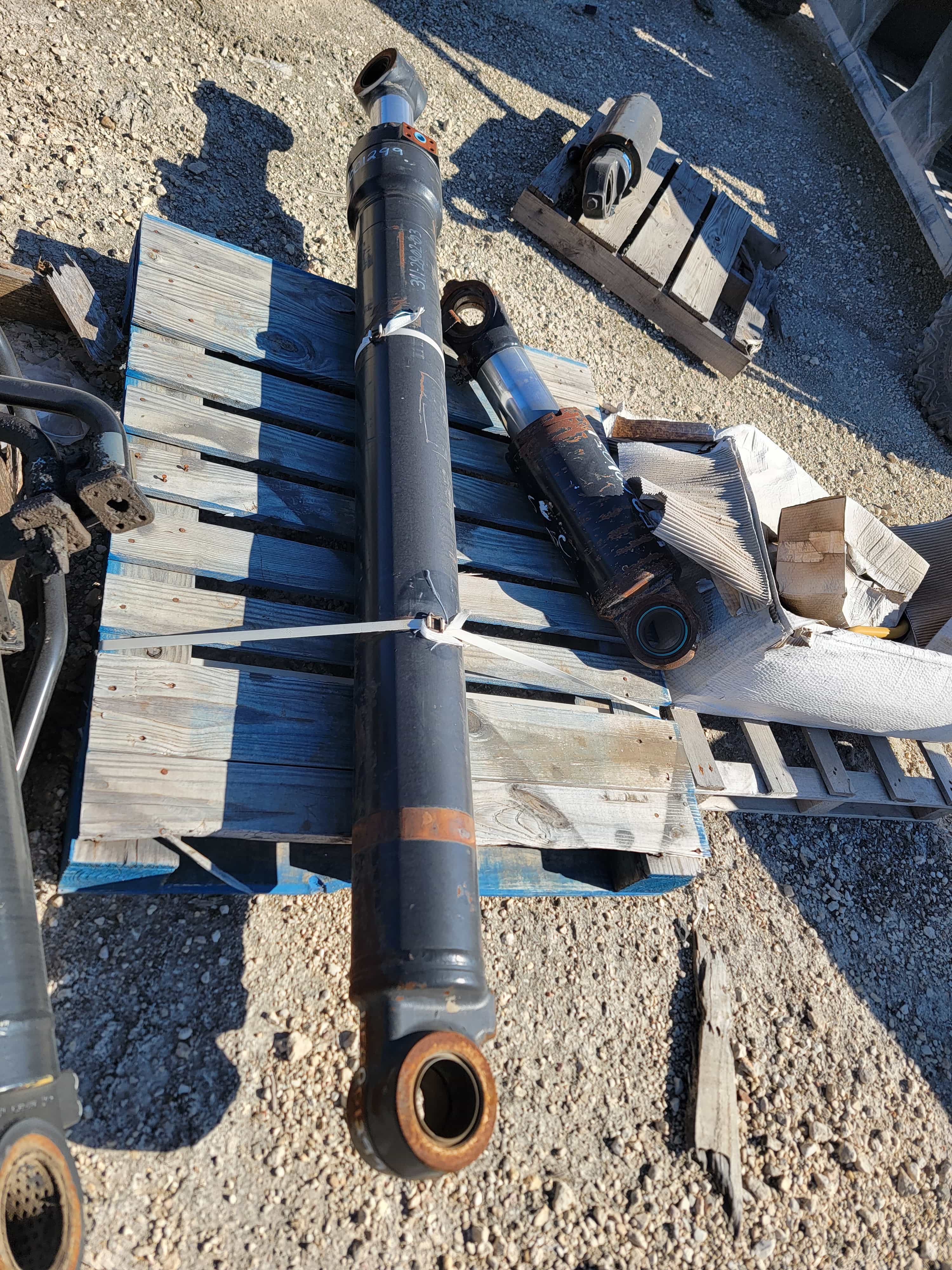 USED 323F STICK CYLINDER  -  SOLD                  MQ indicator image 1