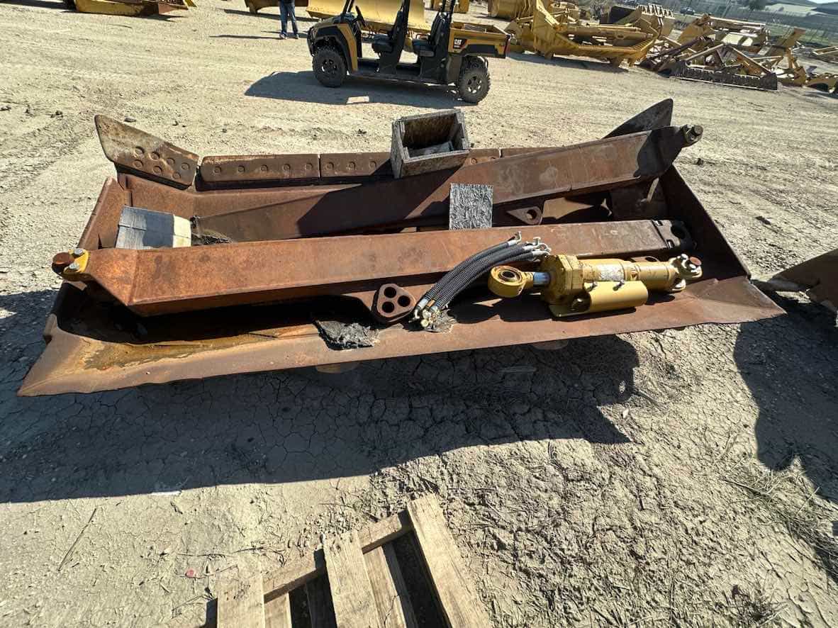 USED D8R/T SU BLADE  PUSH ARMS COMPLETE indicator image 1