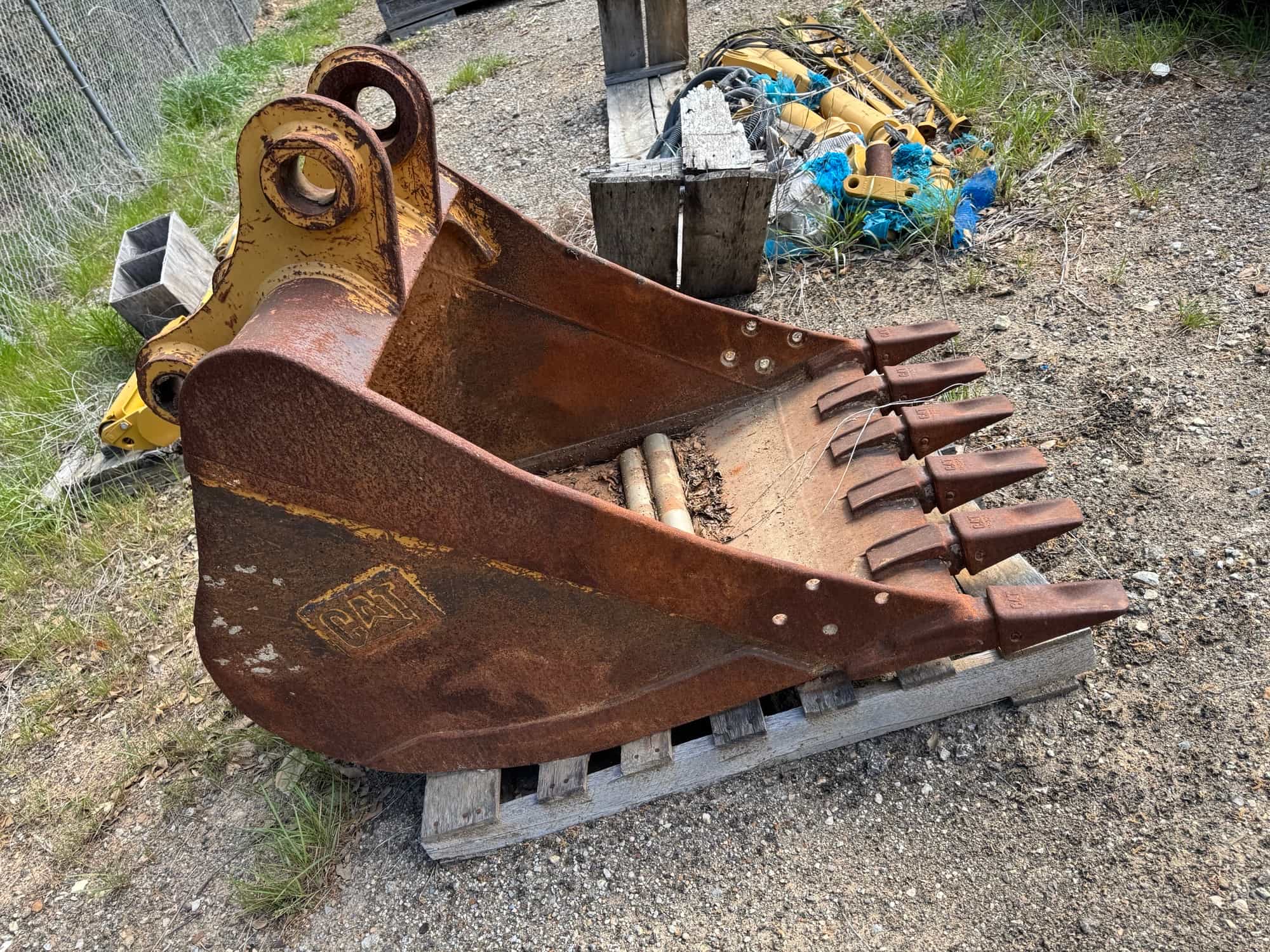 CAT 36" BUCKET FITS "A" LINKAGE MACHINES SRS indicator image 1