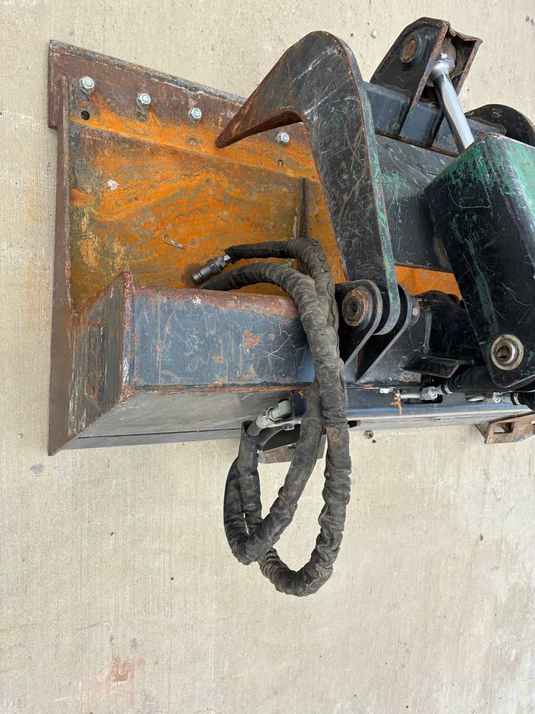 78: SKID STEER GRAPPLE BUCKET W/TOP CLAMPS    SRS 4/2026 image 6
