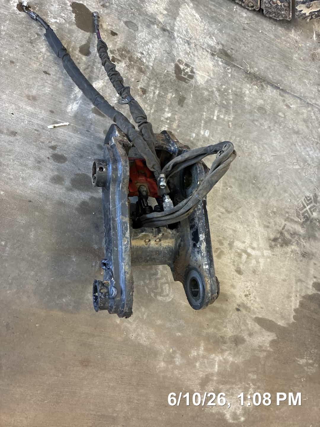 CAT 8T PIN LOCK COUPLER SRS 6/2026 indicator image 1