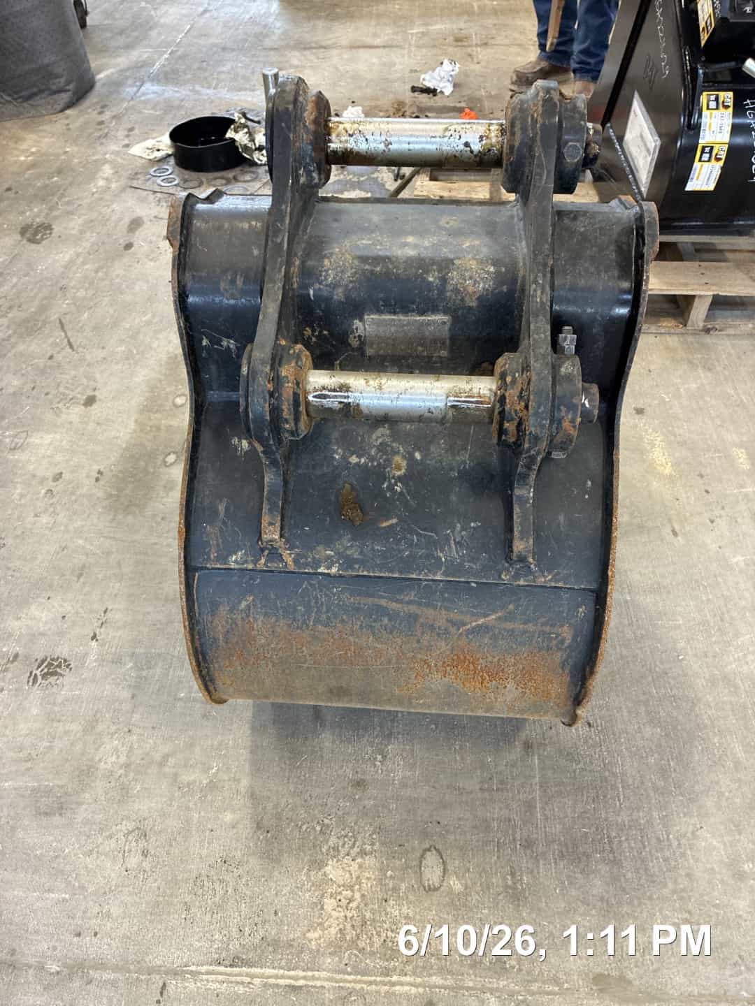 18" PINLOCK BUCKET   SRS  6/2026 indicator image 1