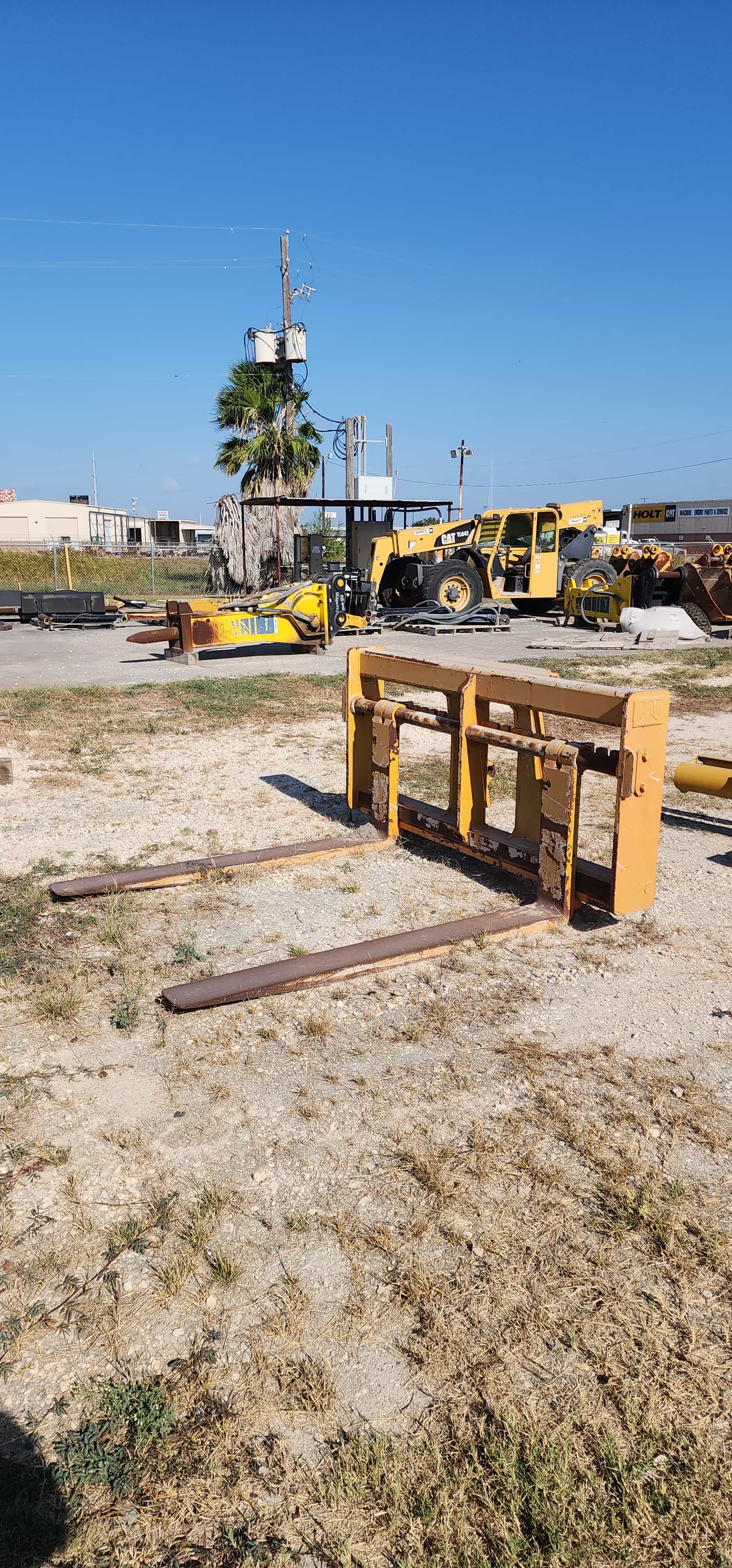 USED CAT FORKS FOR HPL 938 SIZE UNIT indicator image 1