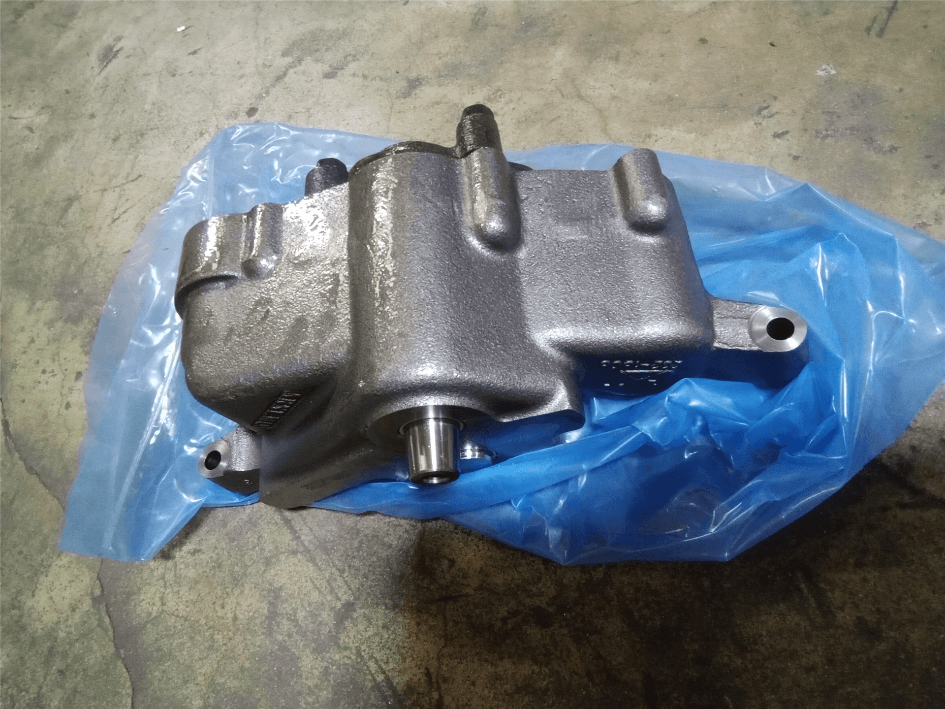 NEW OIL PUMP image