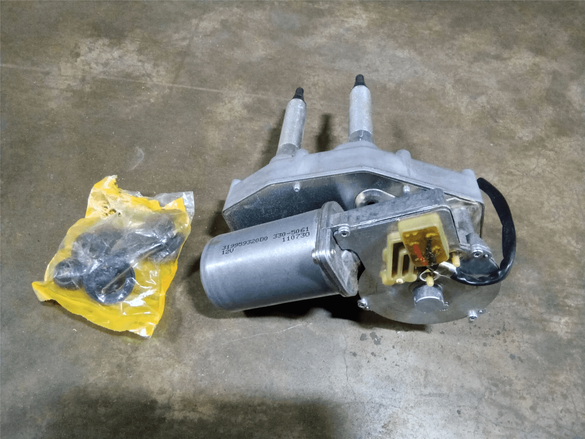 NEW WIPER MOTOR image
