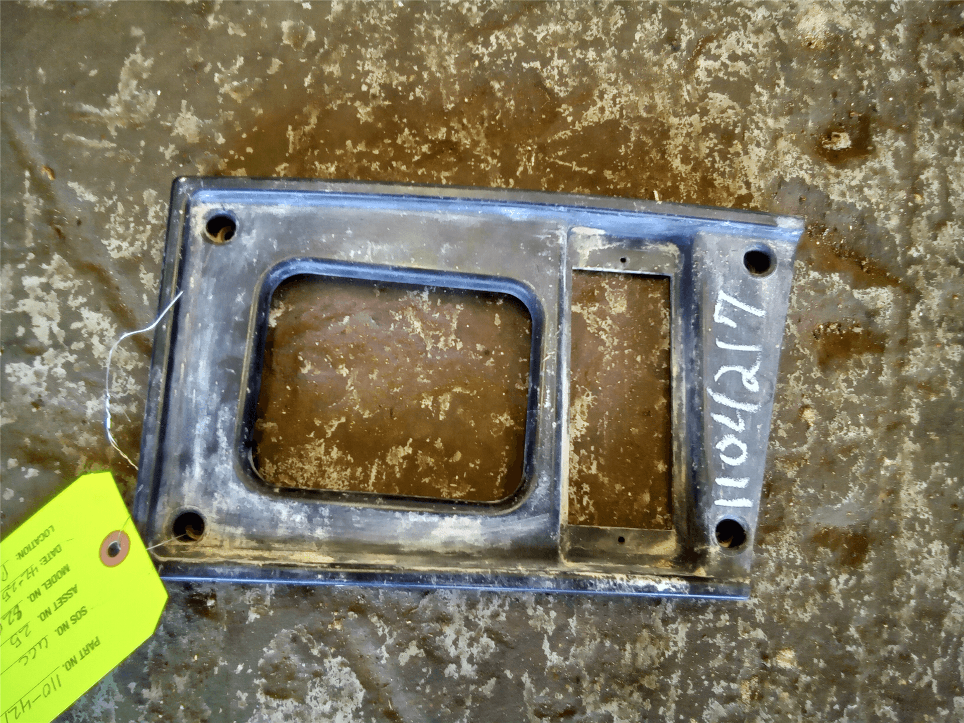 USED LH BEZEL image