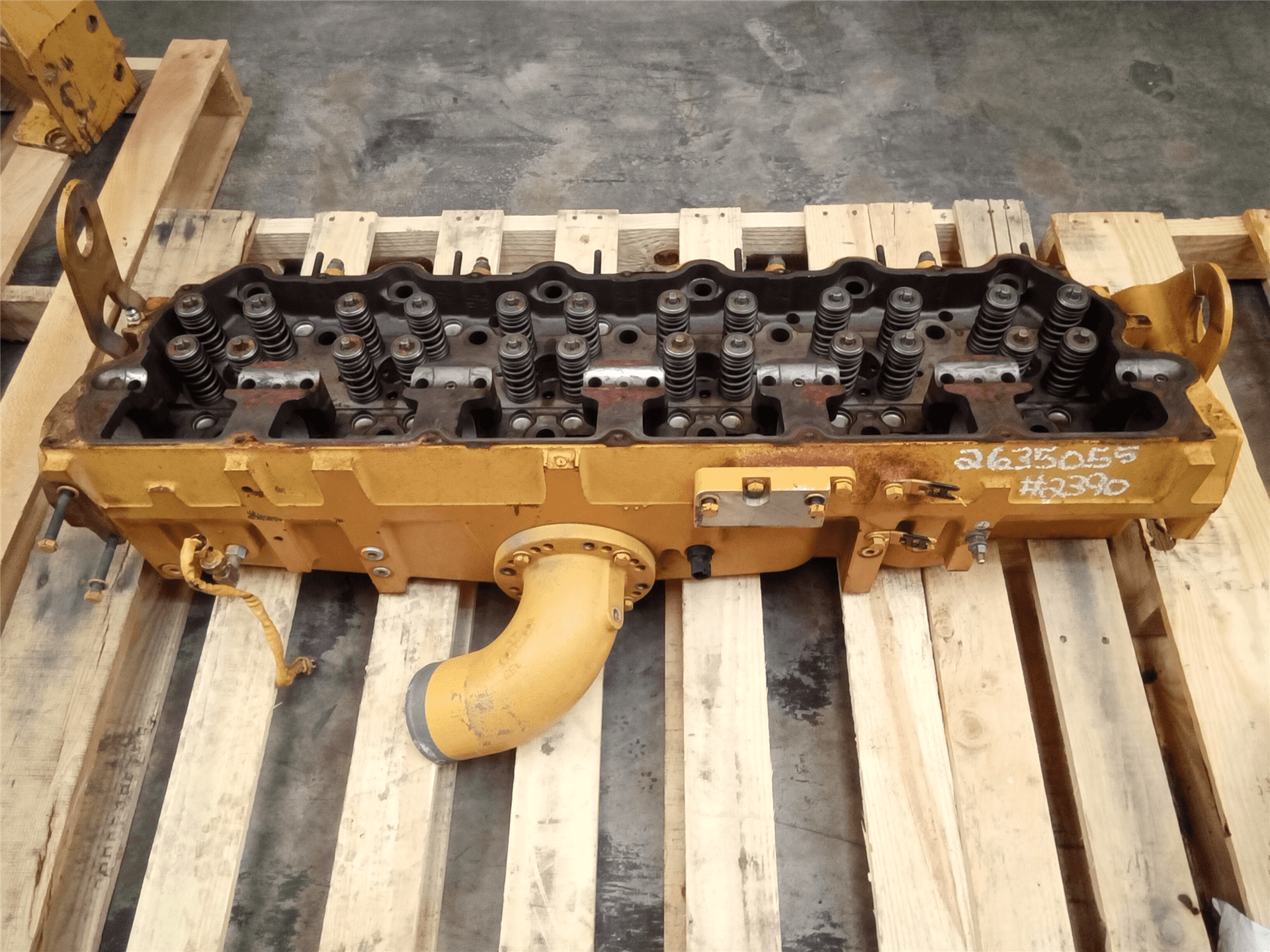 USED CYLINDER HEAD image