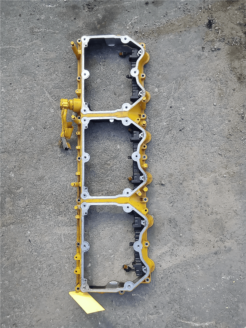 USED VALVE COVER image