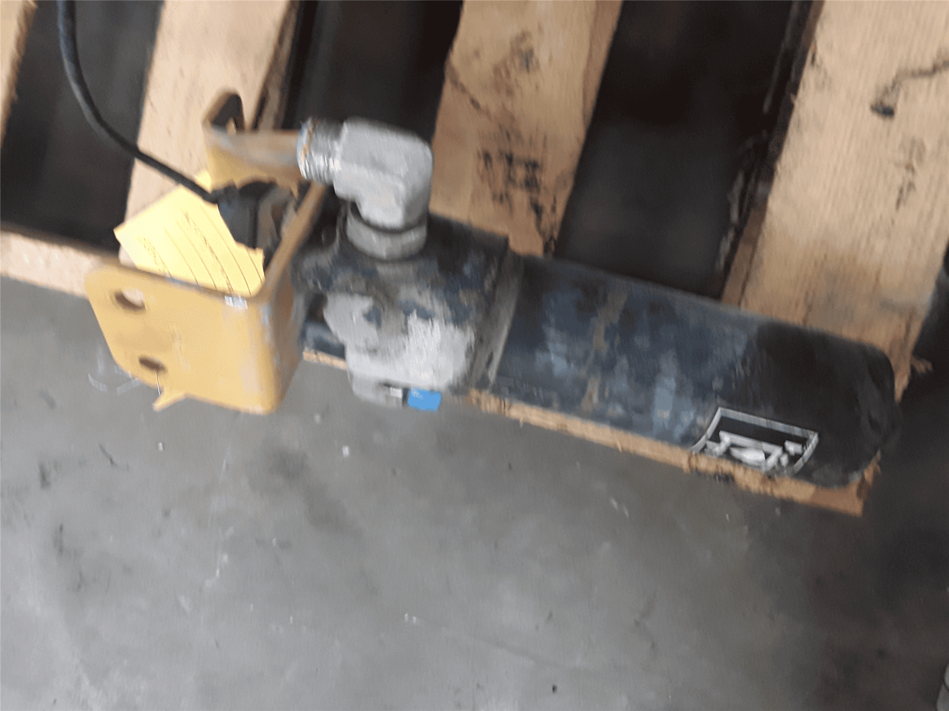 USED HYDRAULIC OIL image