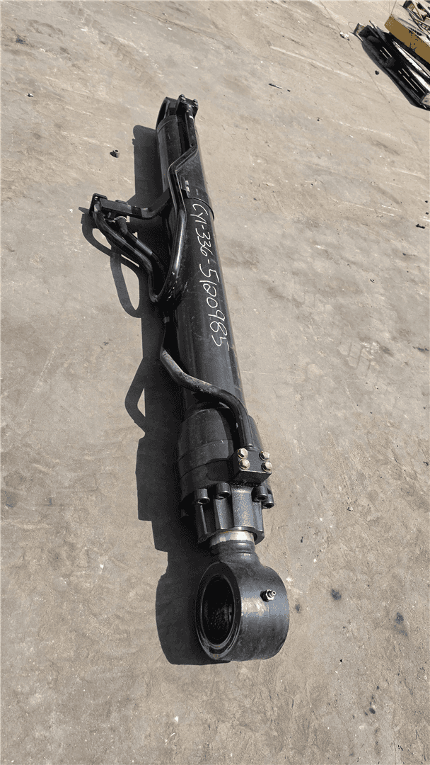 USED RH BOOM CYL image