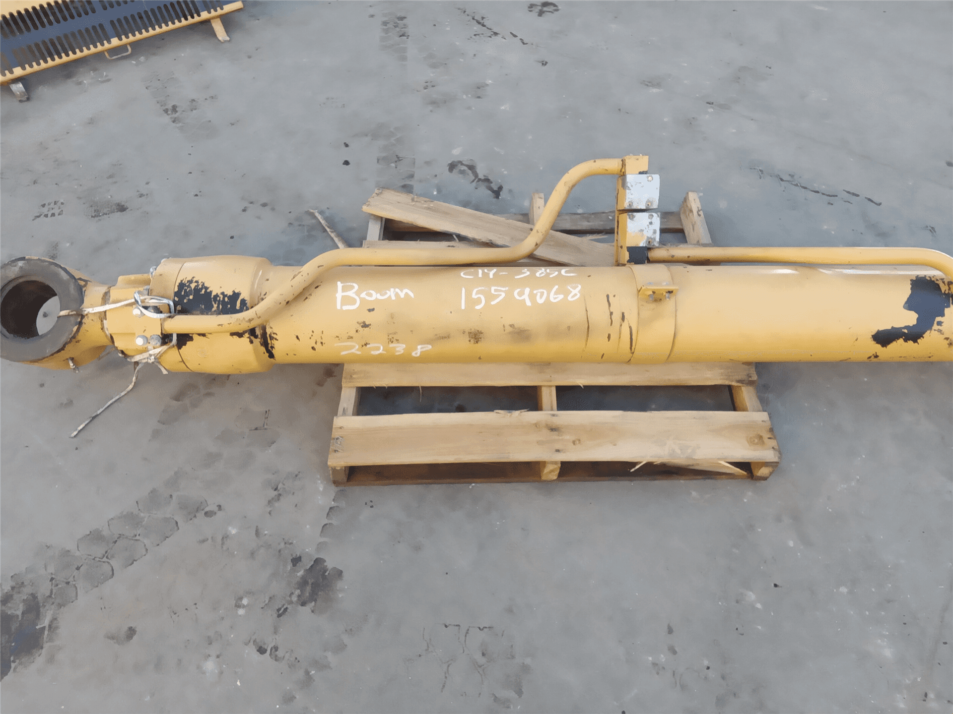 USED BOOM CYLINDER image