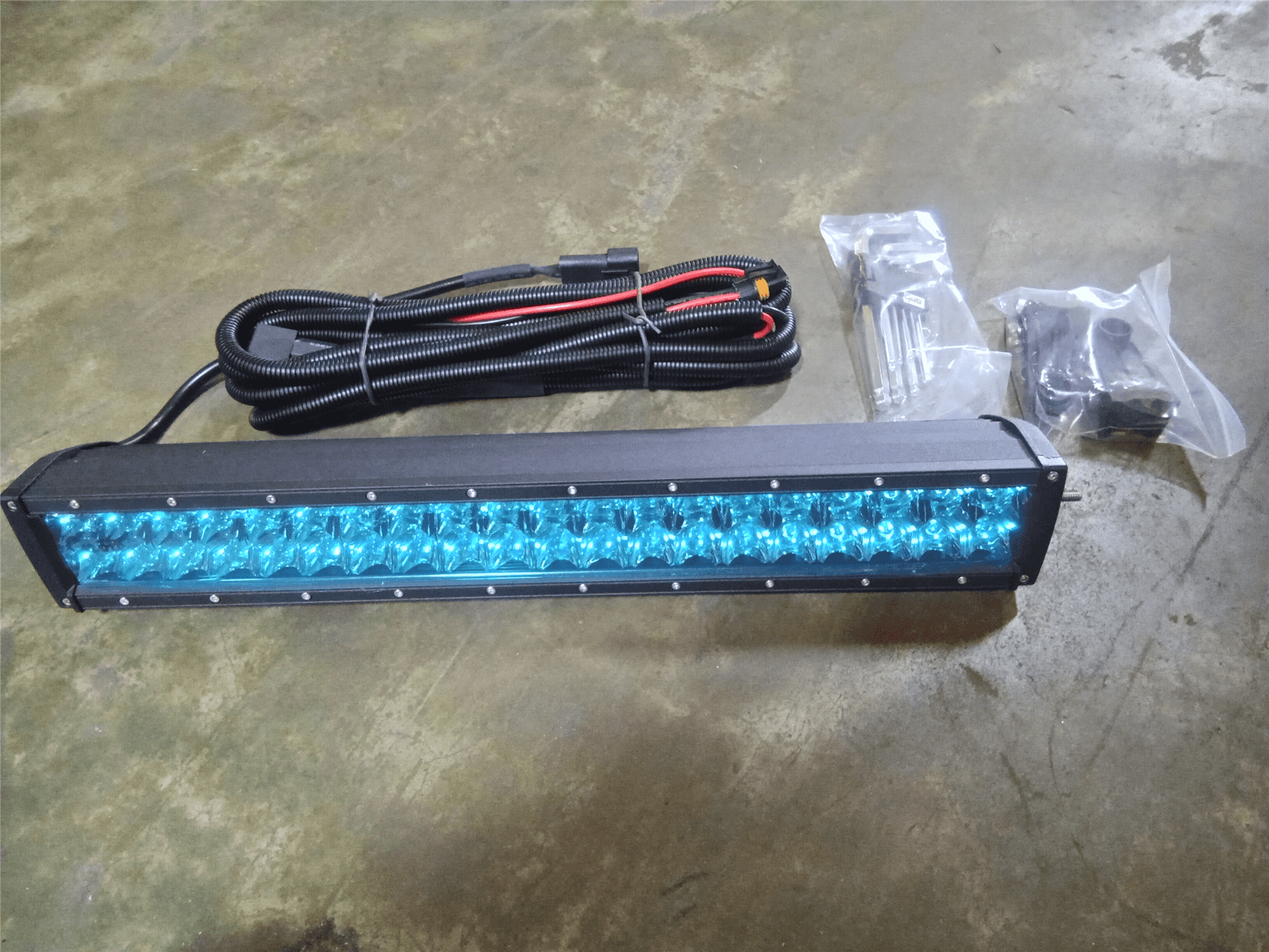 NEW FORWARD LIGHTN image
