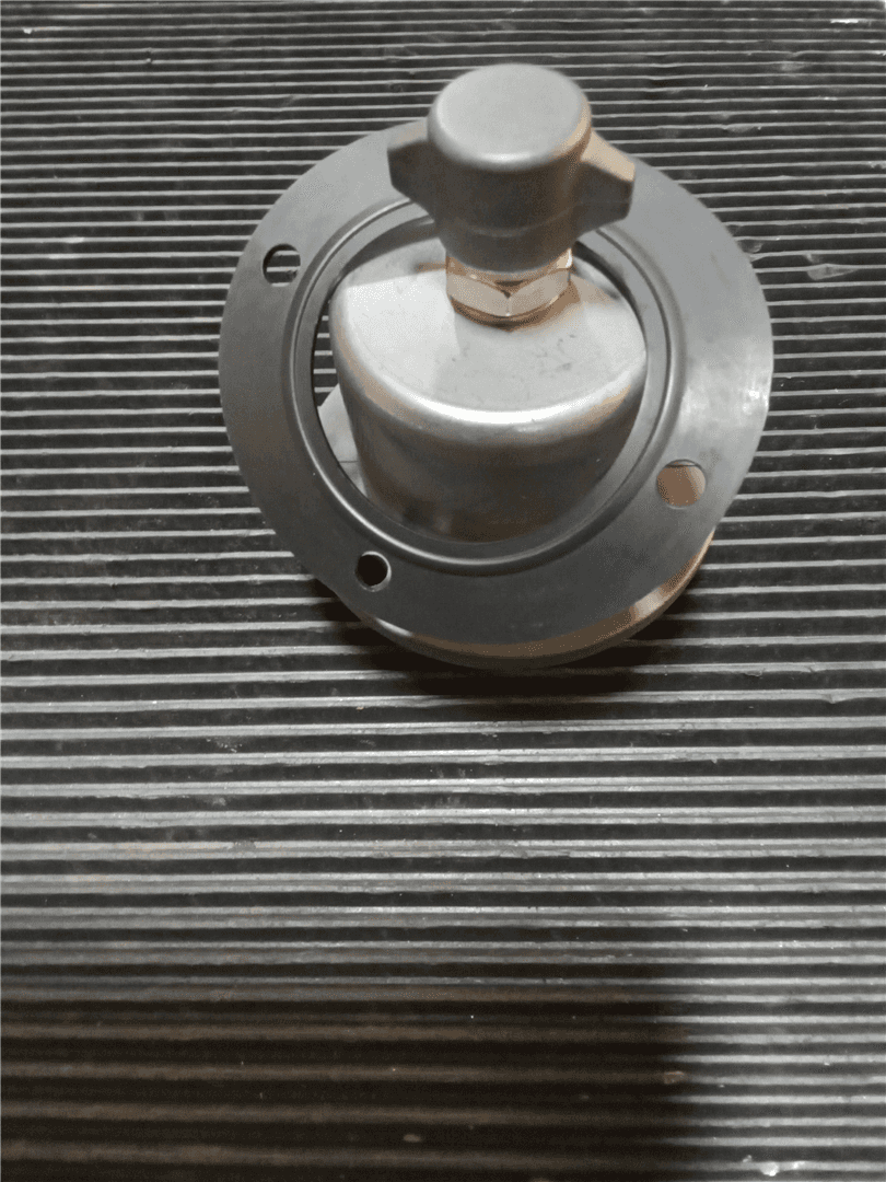 NEW HYD TANK BREAT image