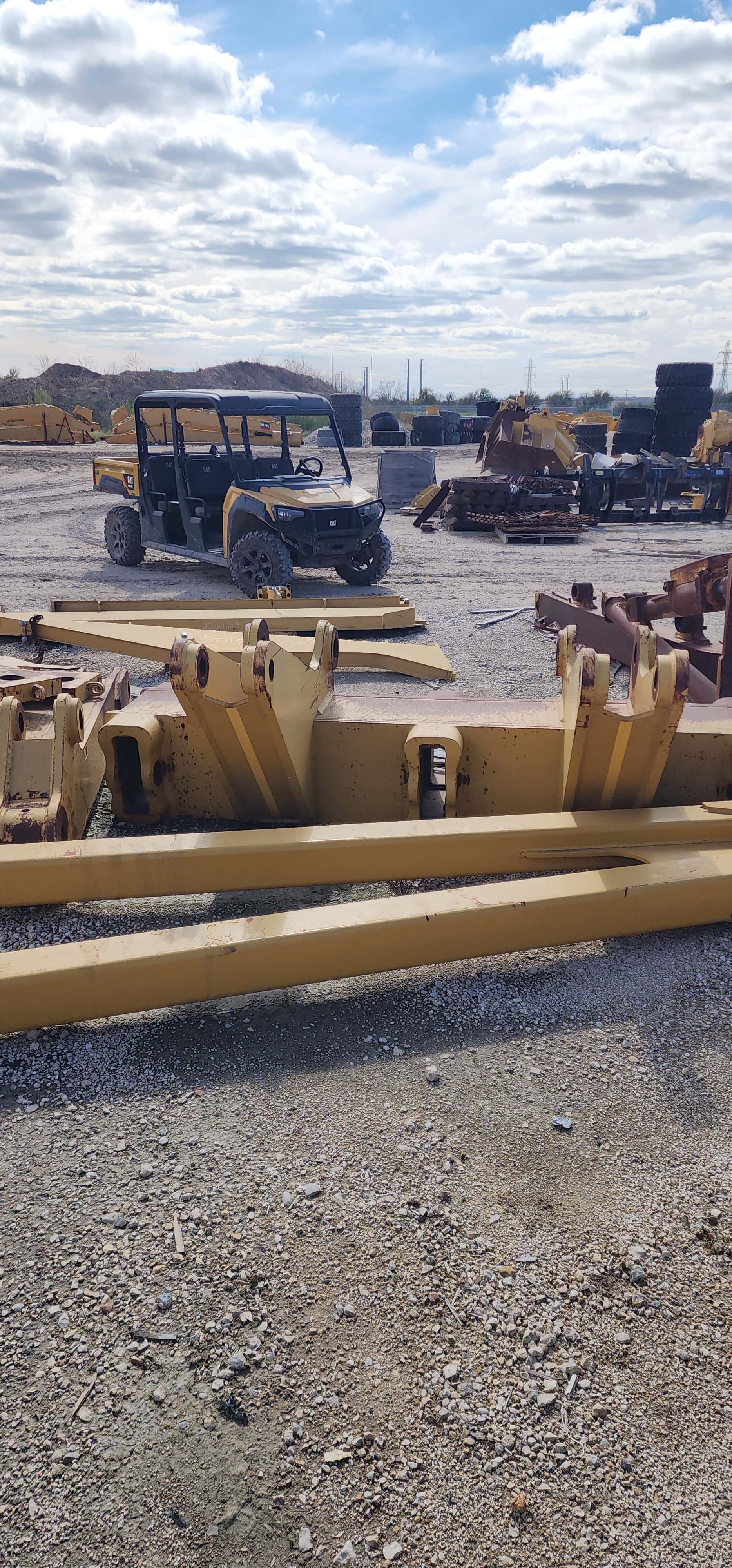 USED D10R/T RIPPER W/ 2 SHANKS 2 CYLINDERS RBLT BY HOLT MQ image