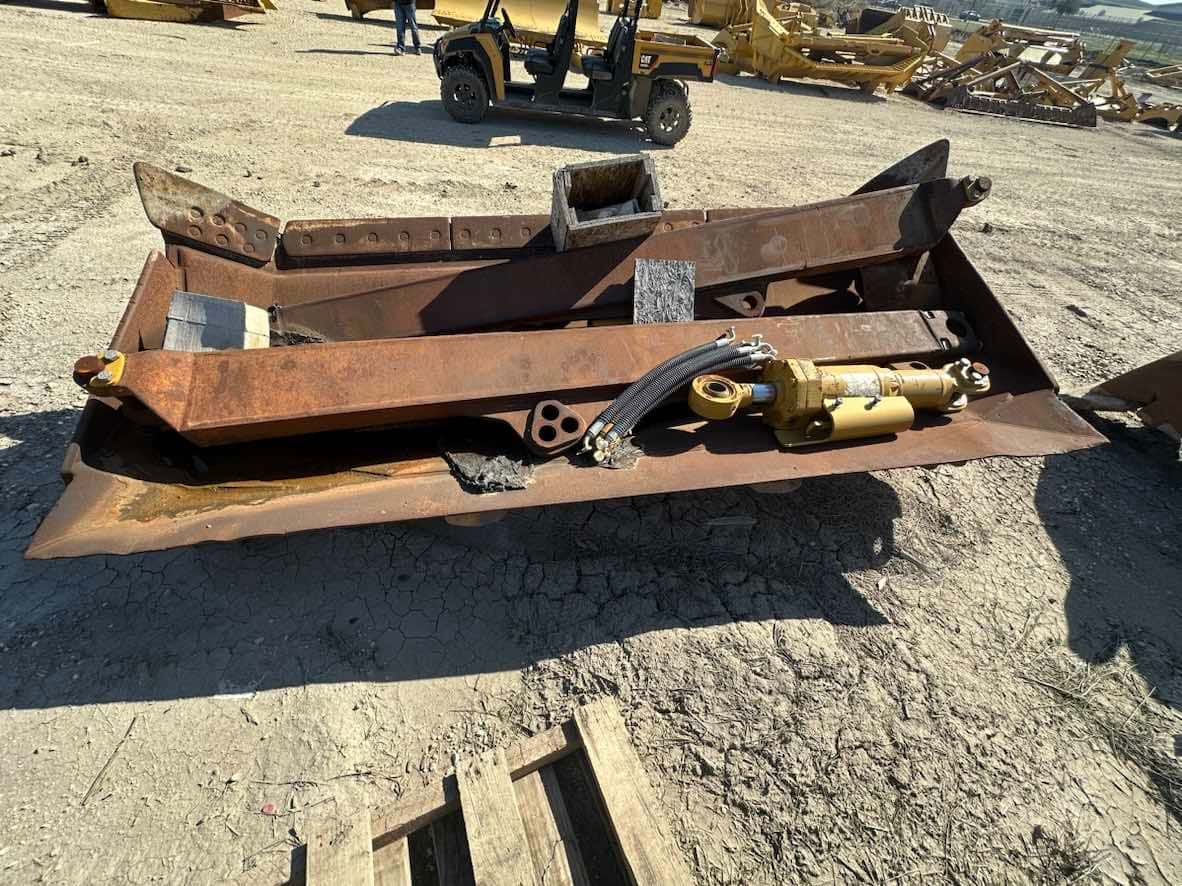 USED D8R/T SU BLADE  PUSH ARMS COMPLETE image