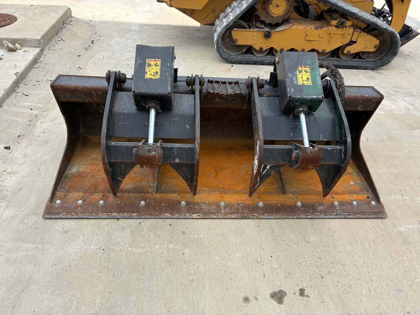 78: SKID STEER GRAPPLE BUCKET W/TOP CLAMPS    SRS 4/2026 image