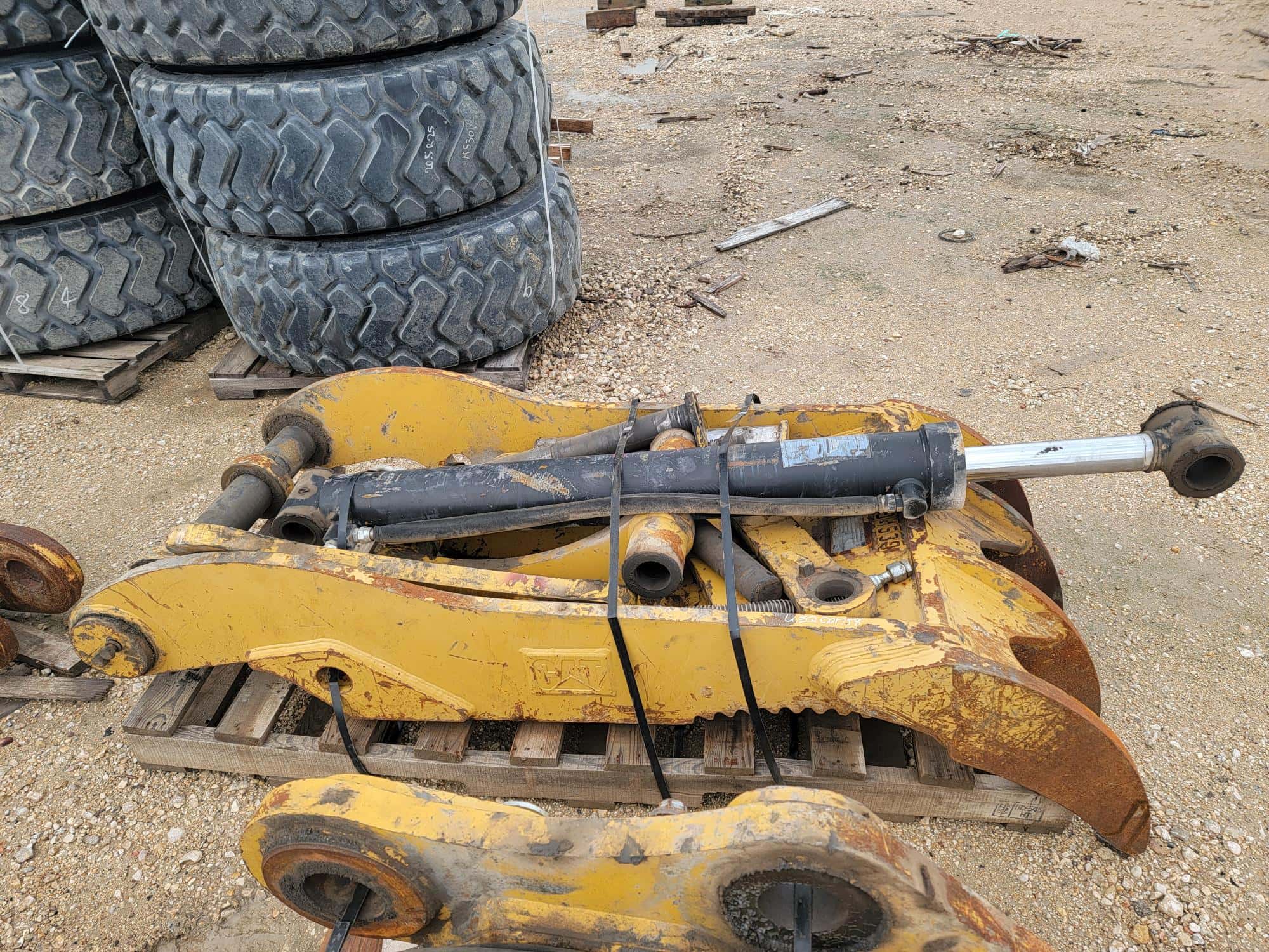 USED HYD THUMB FOR 72" COUPLER BUCKET             MQ image