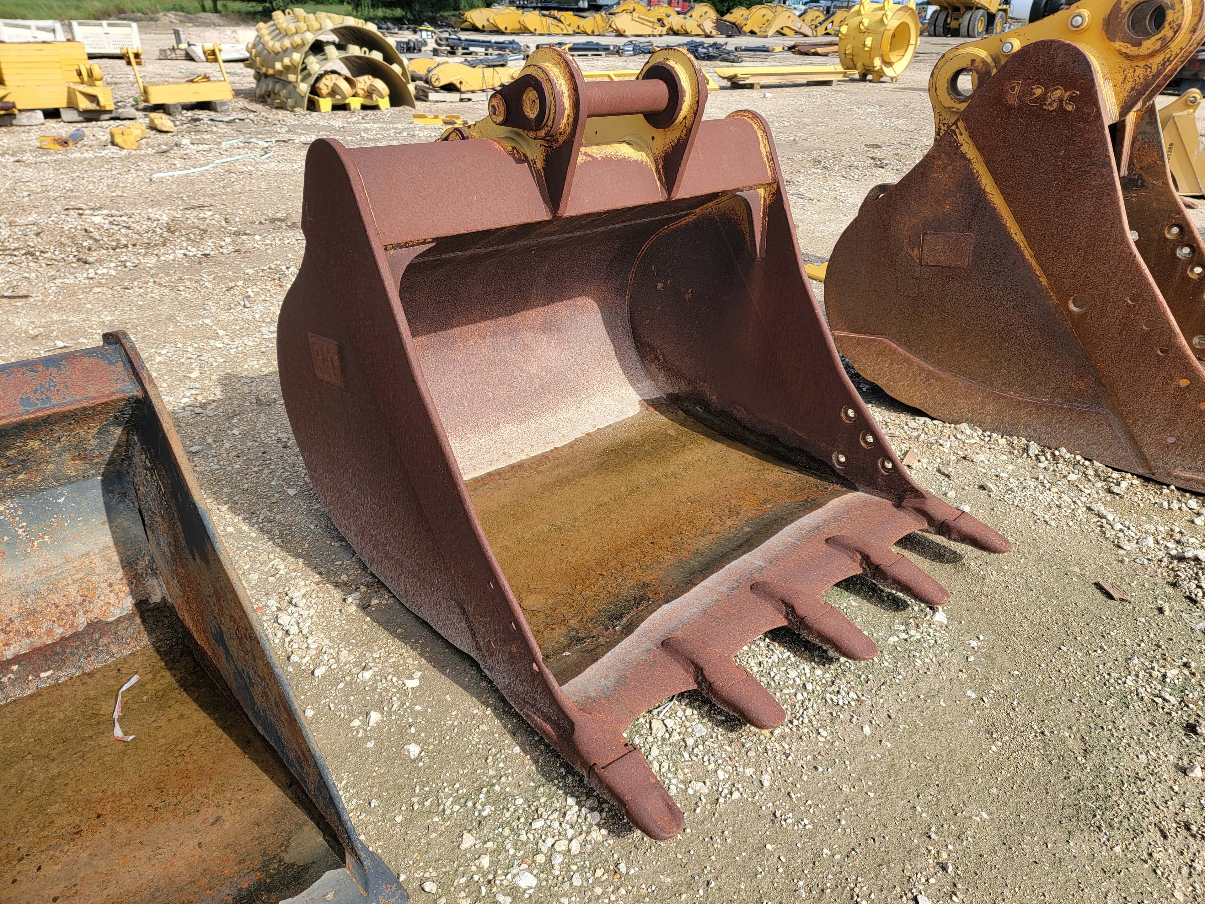 USED 54" CB BUCKET WORN BASE EDGE BETWEEN TEETH     MQ image