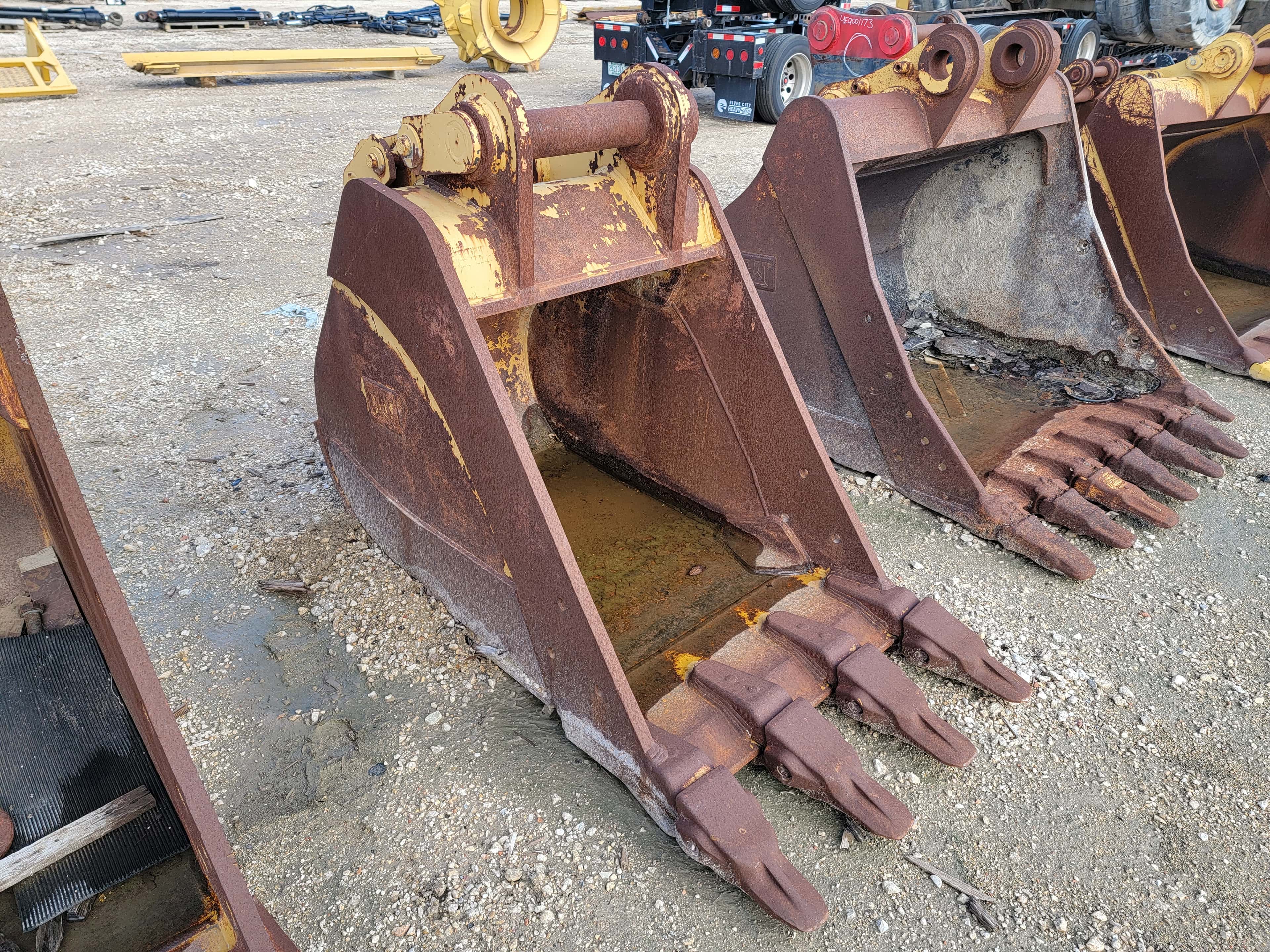 USED 35" 336 BUCKET  *NOT STANDARD DB BU / SEE PICS*   MQ image