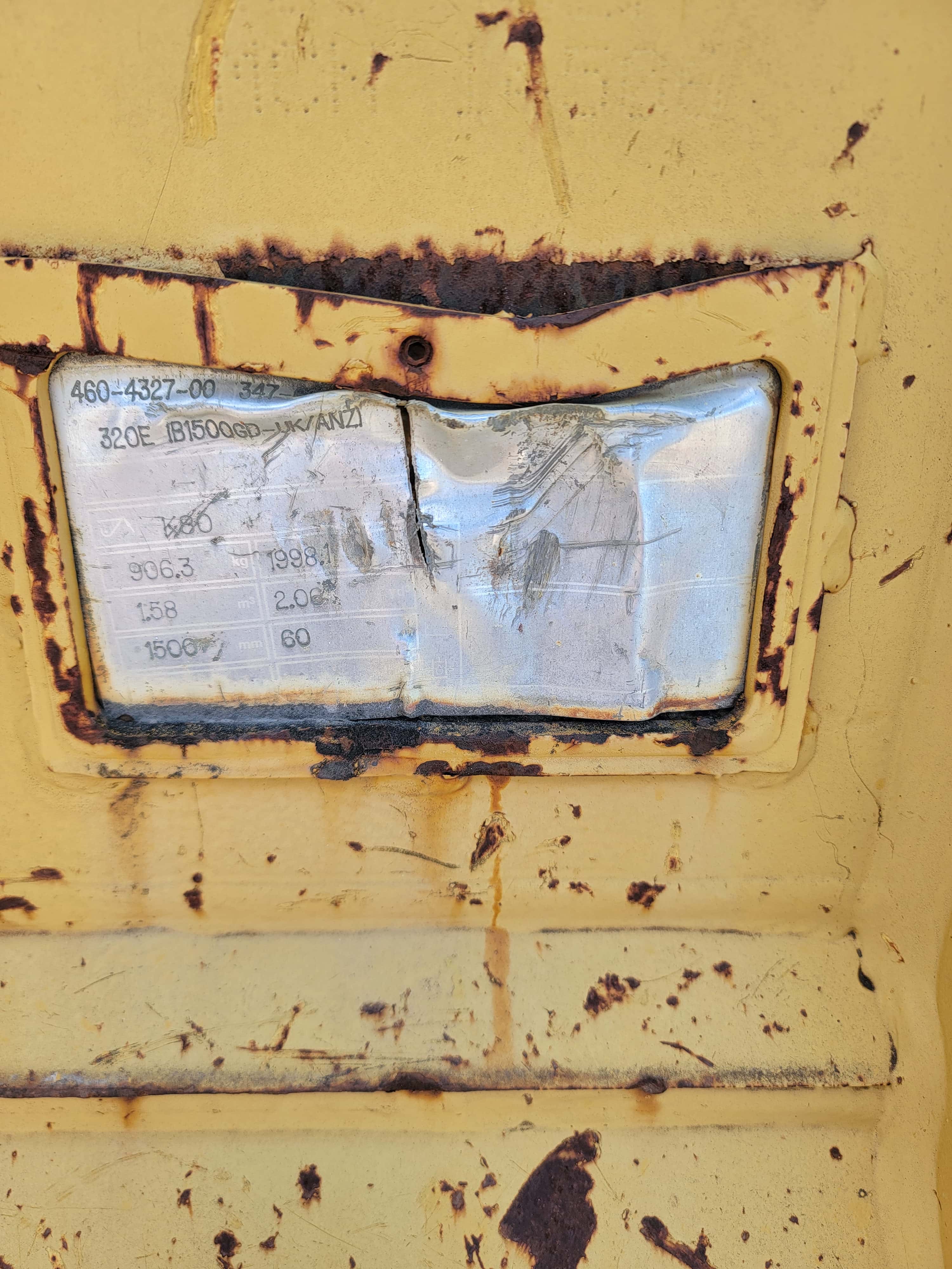 USED 320 60" BUCKET   *WORN BETWEEN TEETH*             MQ image