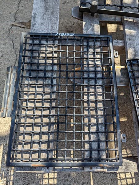 Lower Front Screen image 1