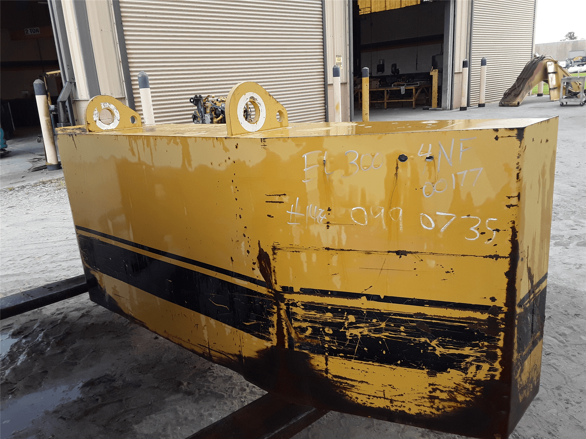 USED COUNTER WEIGH image 1