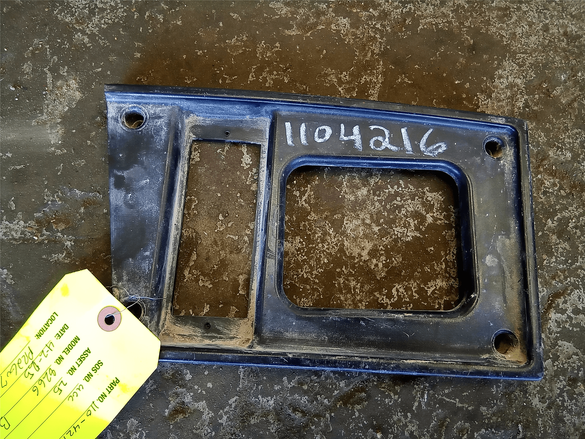 USED RH BEZEL image 1