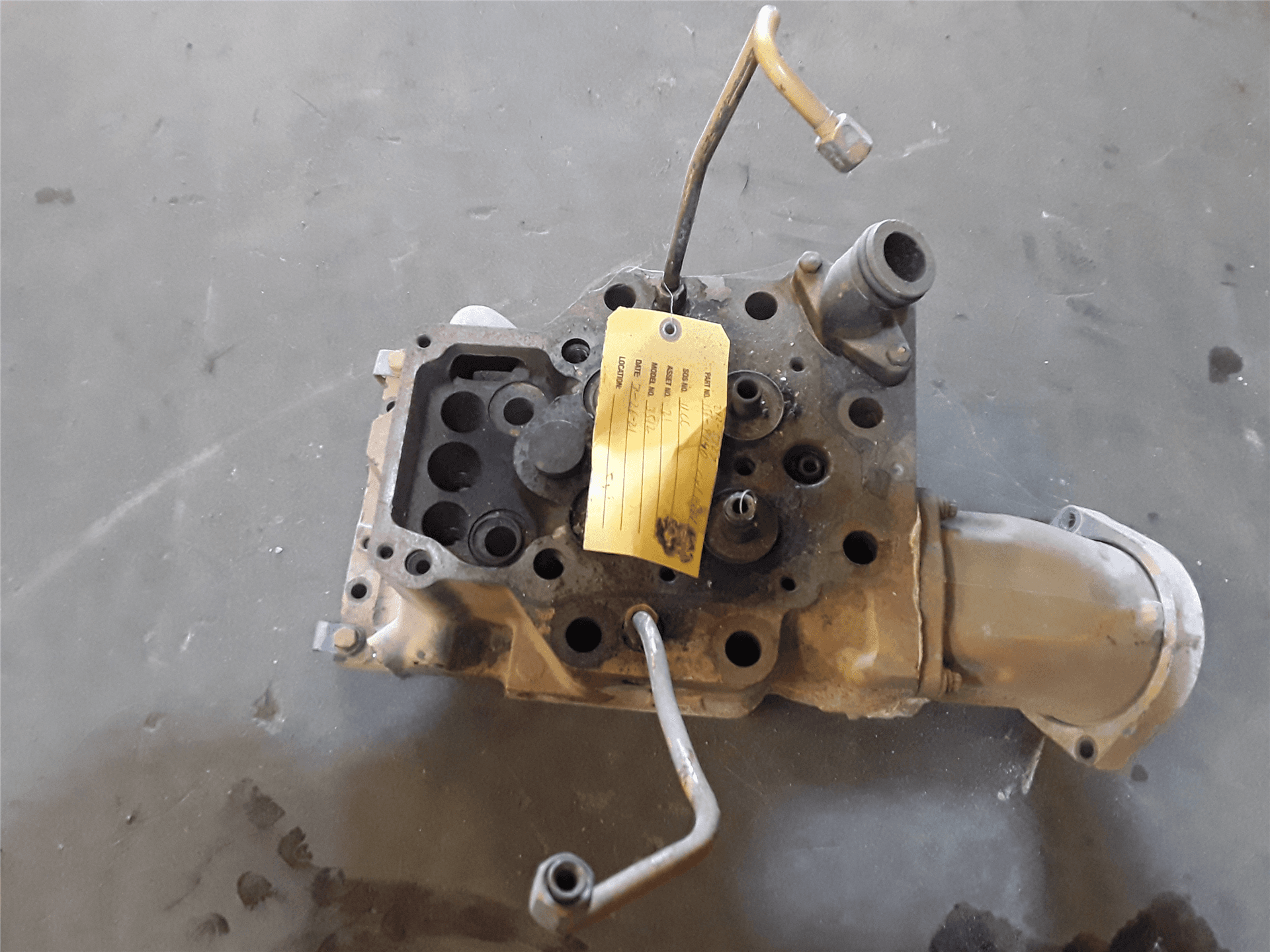 USED CYLINDER HEAD image 1