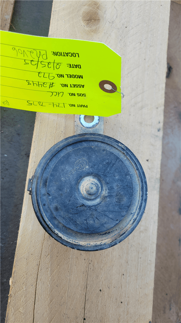 USED HORN image 1