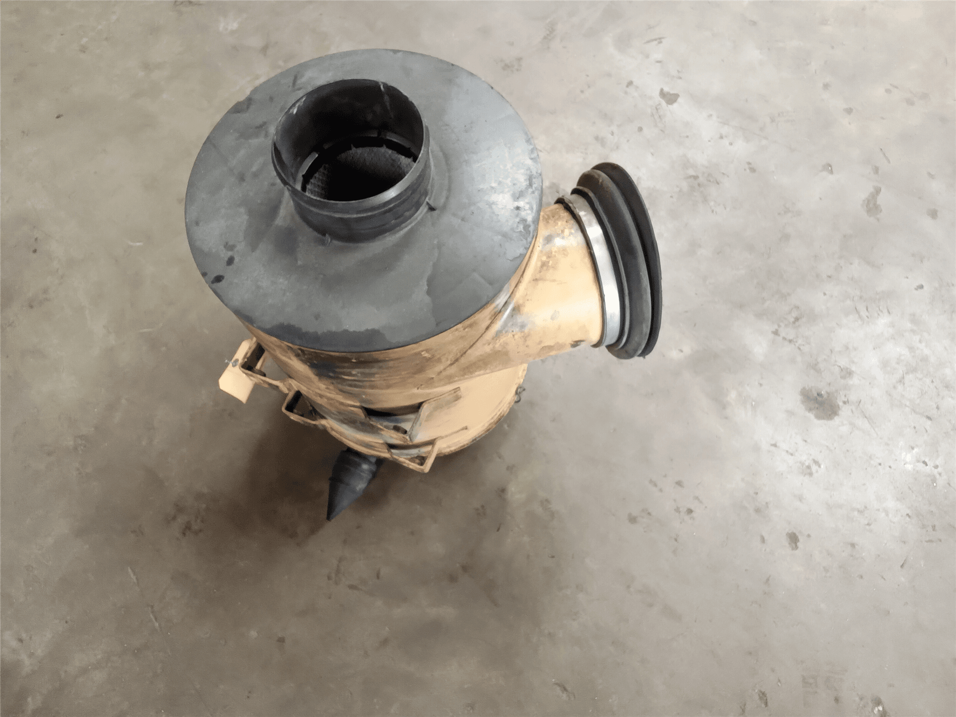 USED AIR CLEANER image 1