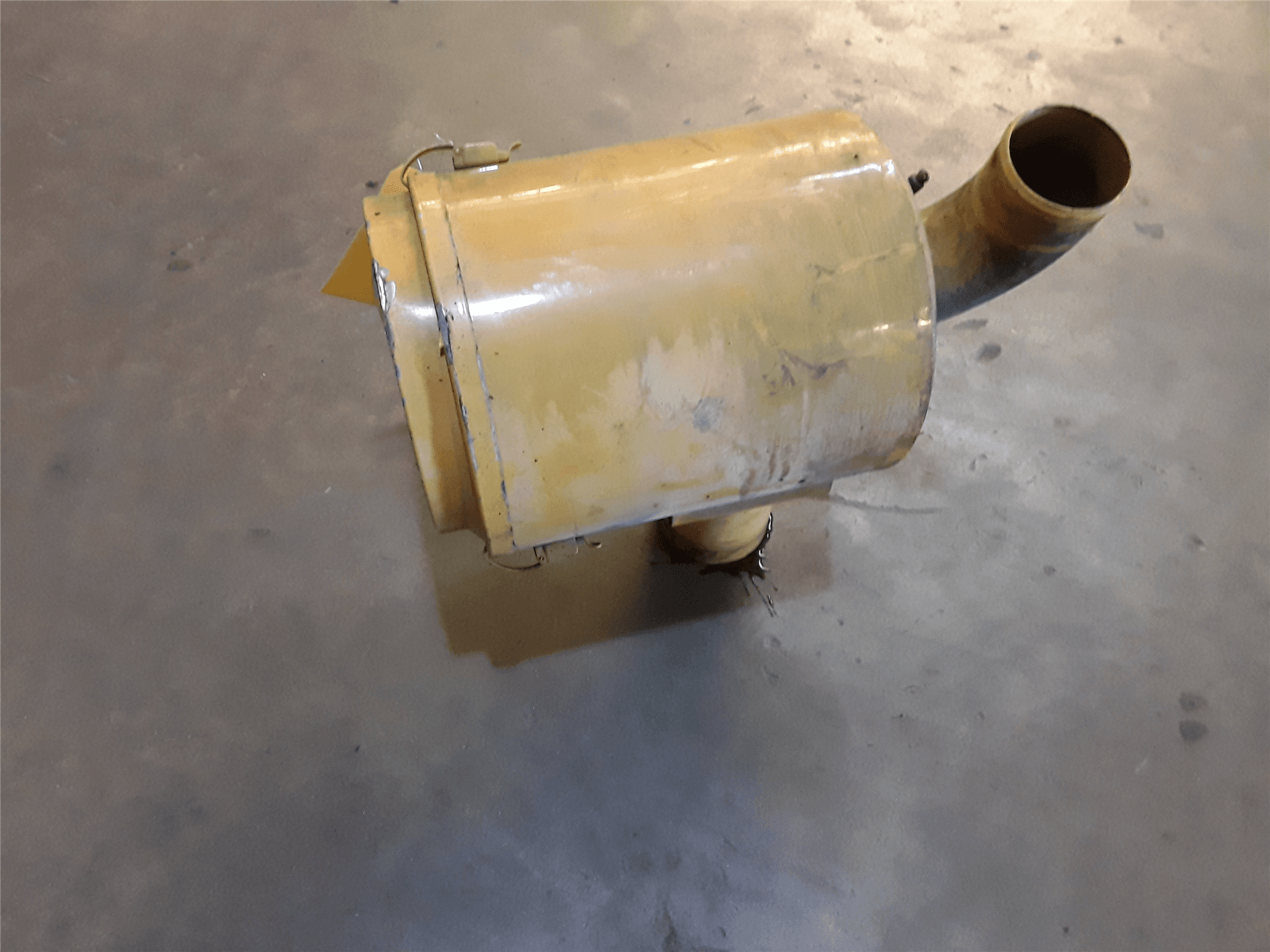 USED AIR CLEANER image 1