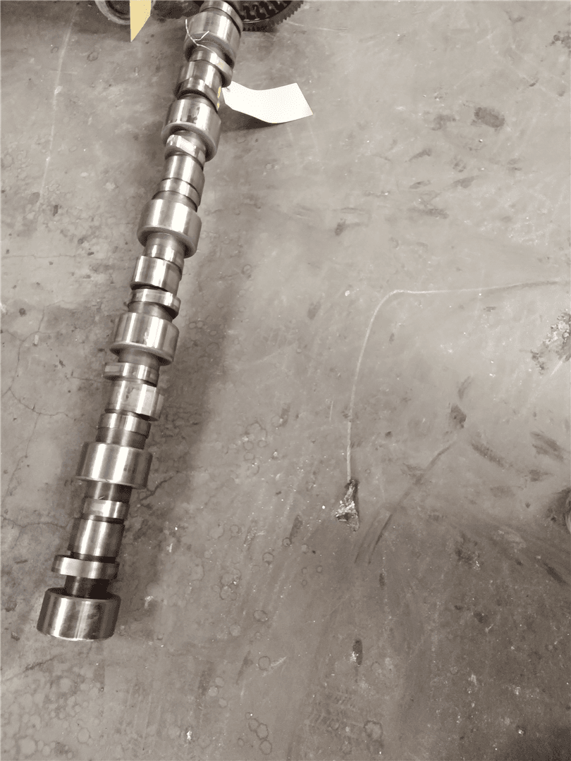 USED CAMSHAFT image 1