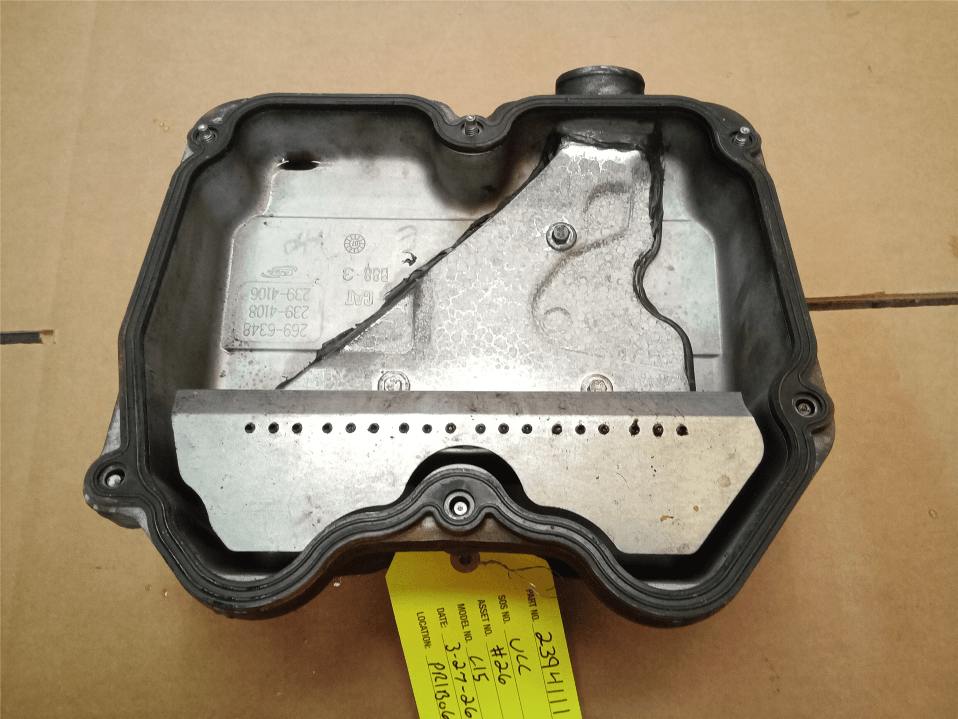 USED VALVE COVER image 1