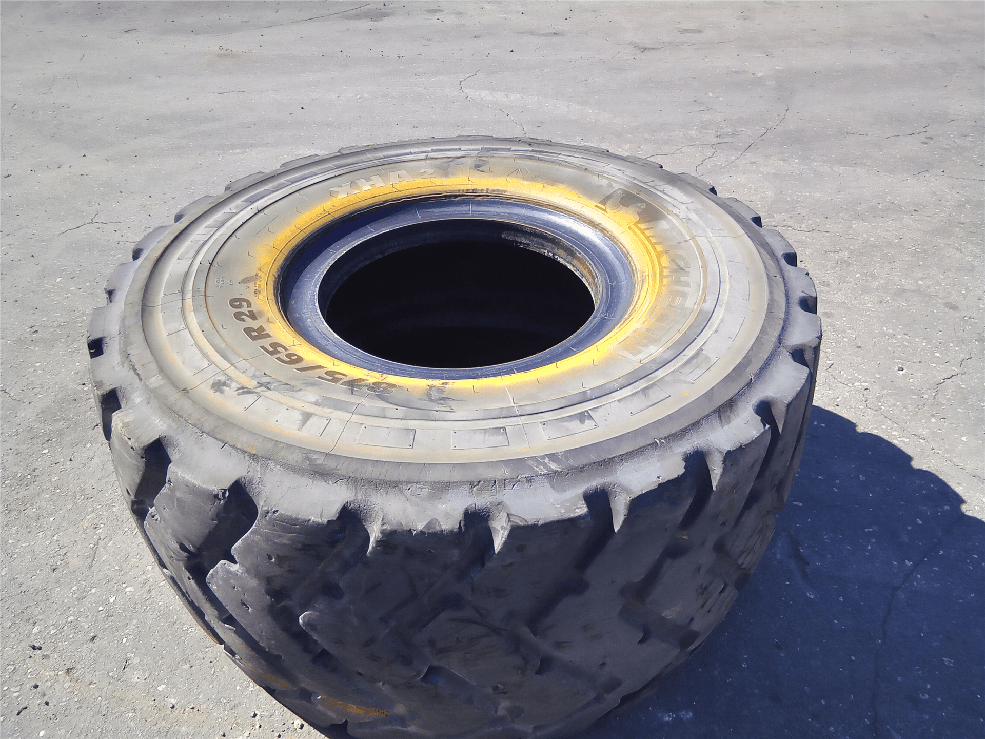 USED 875/65XR29 TI image 1