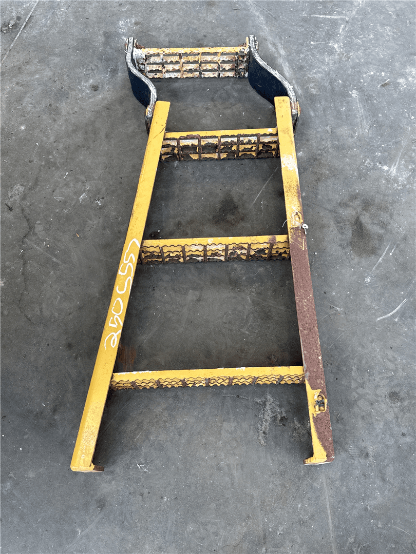 USED LH LADDER image 1