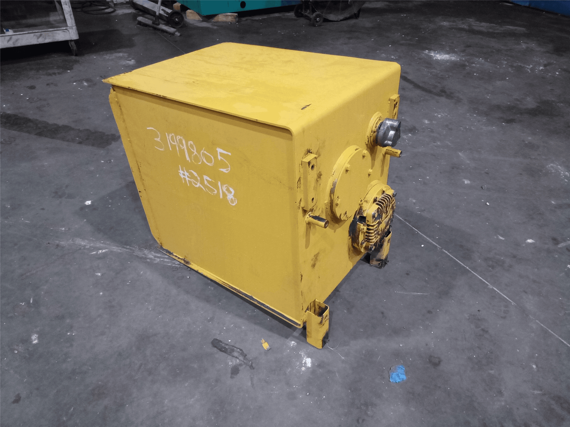 USED HYD TANK image 1