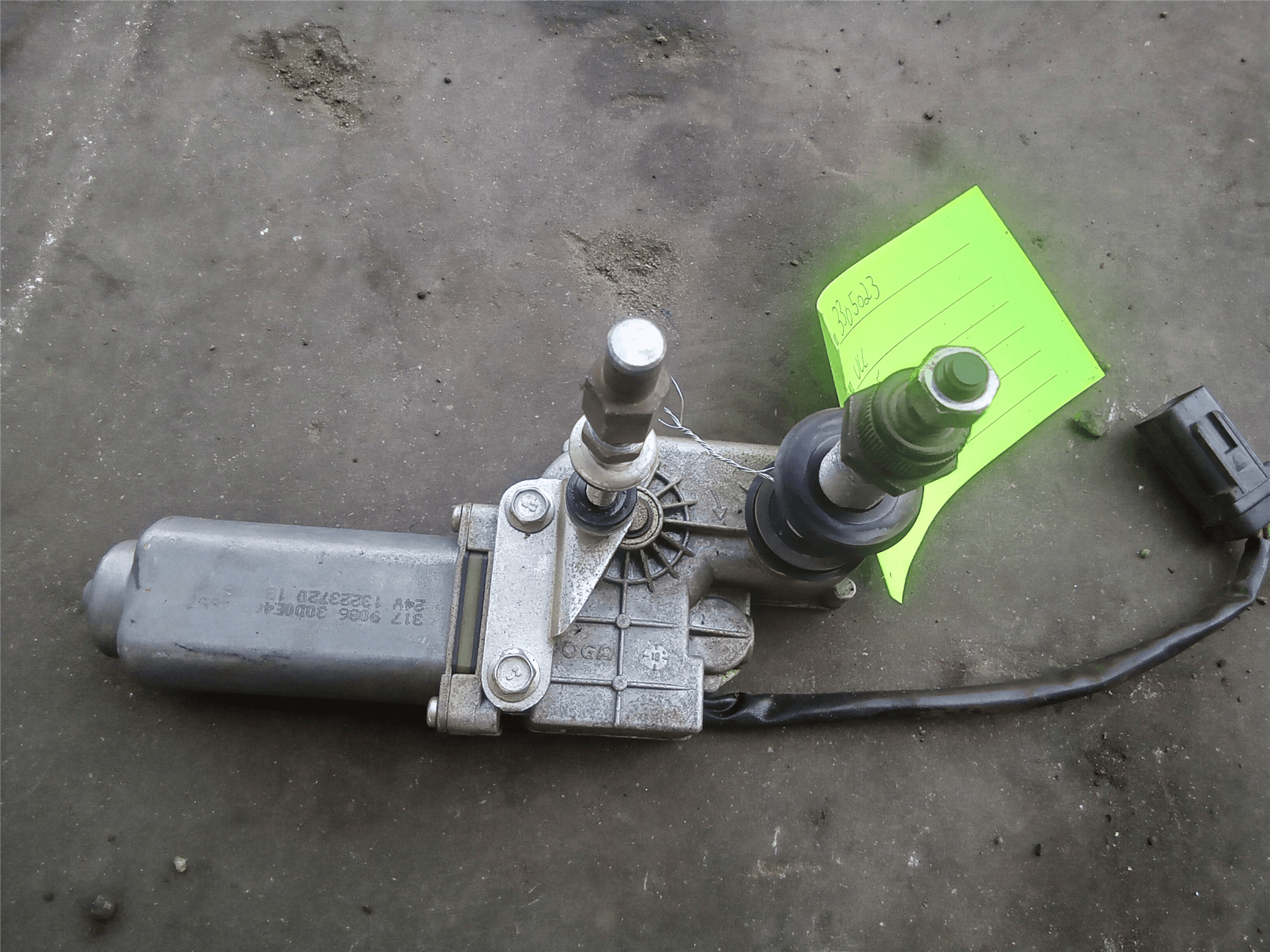 USED WIPER MOTOR image 1