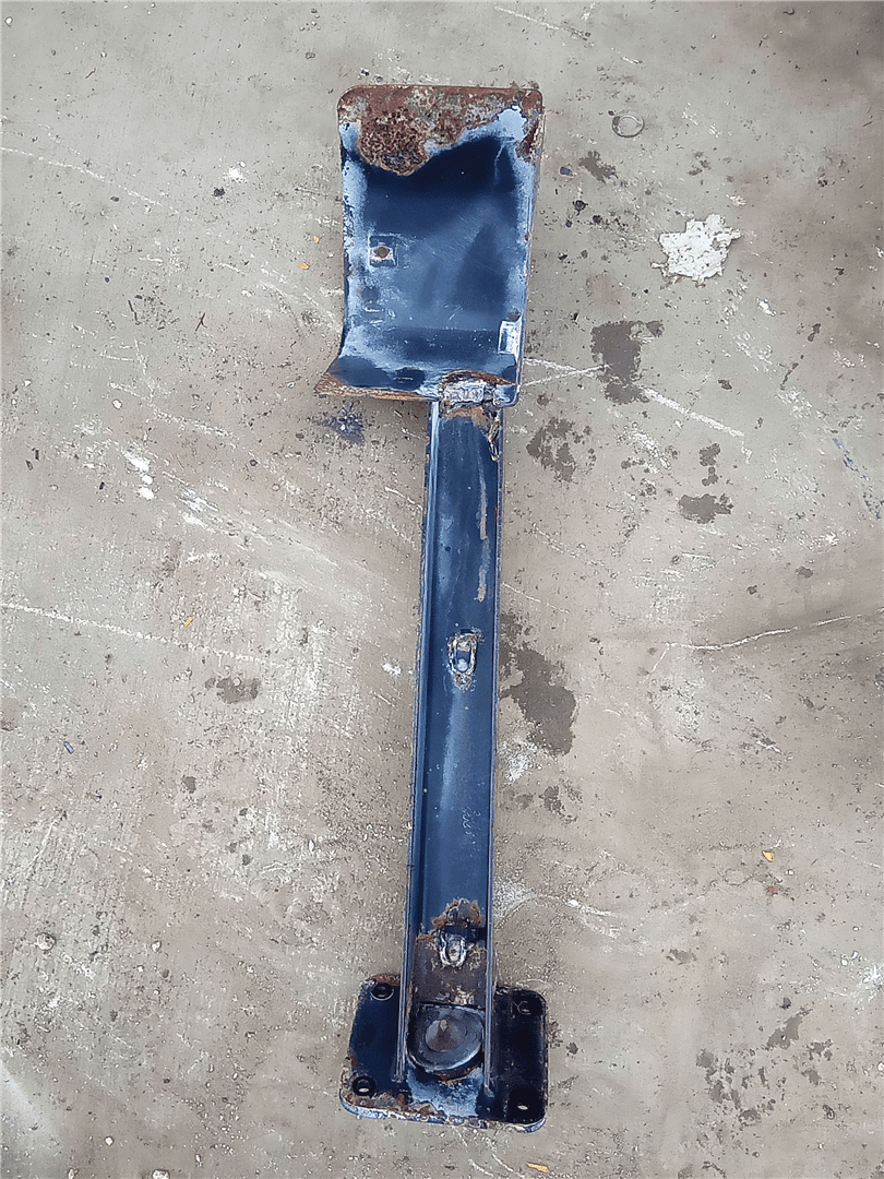 USED LH BRACKET image 1