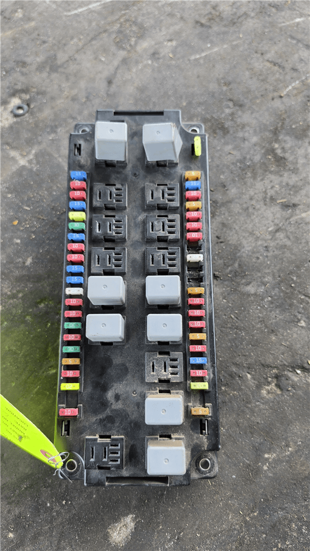 USED FUSE PANEL GP image 1
