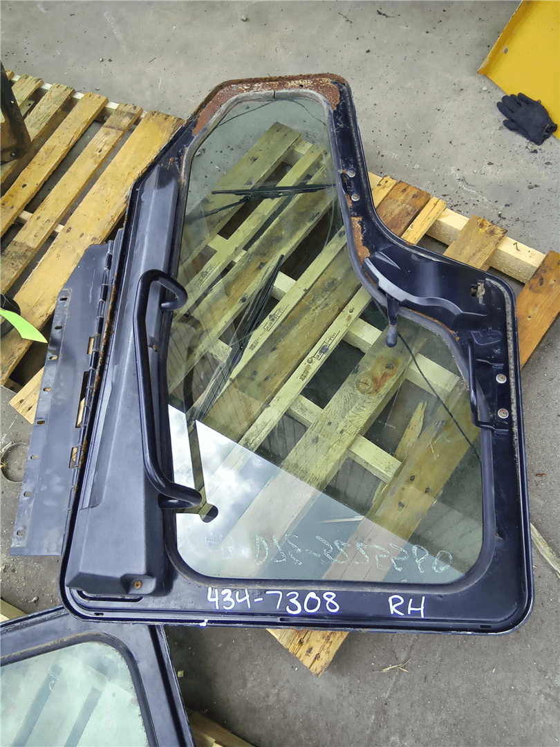 USED RH CAB DOOR image 1