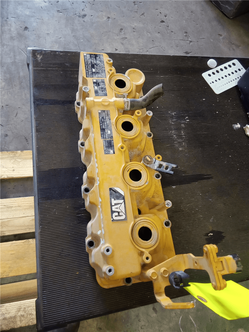 USED VALVE COVER image 1