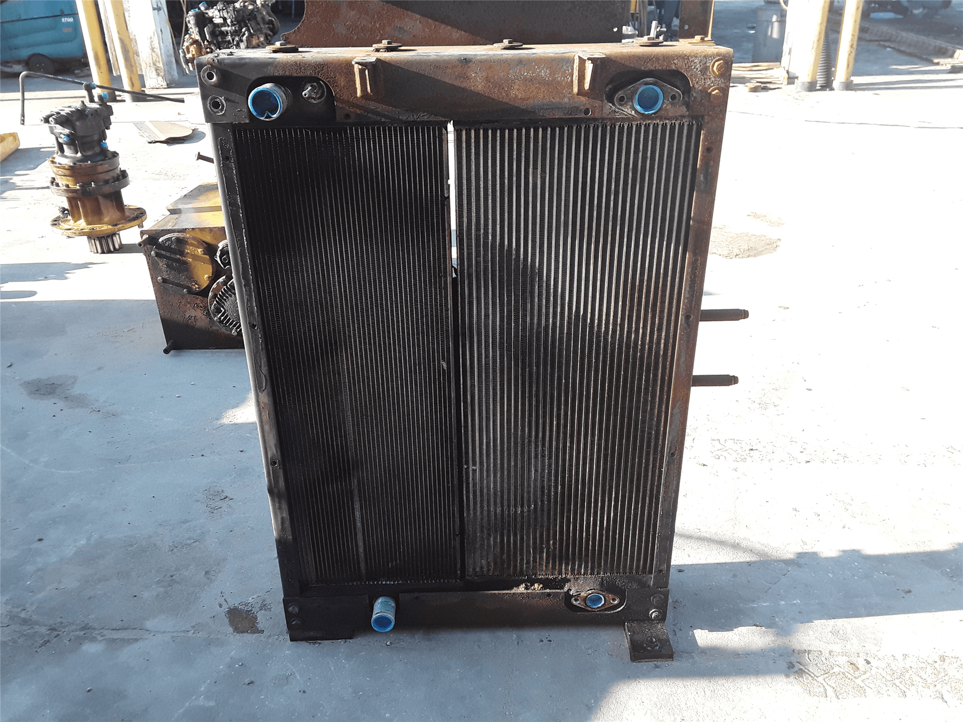 USED RADIATOR HYD image 1