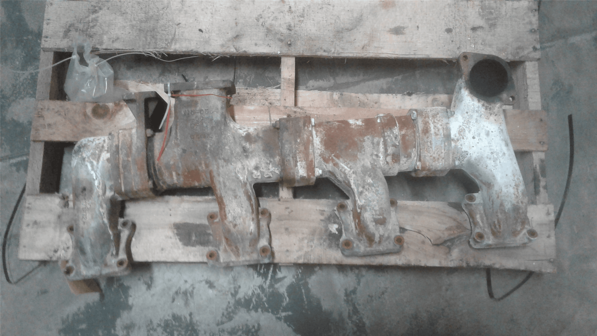 USED MANIFOLD image 1