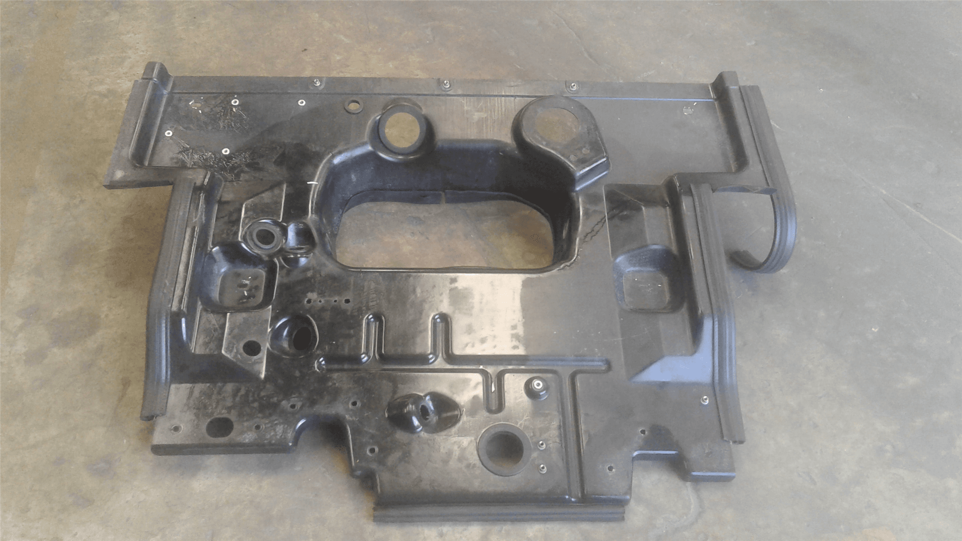 USED SHIELD GP-ENG image 1